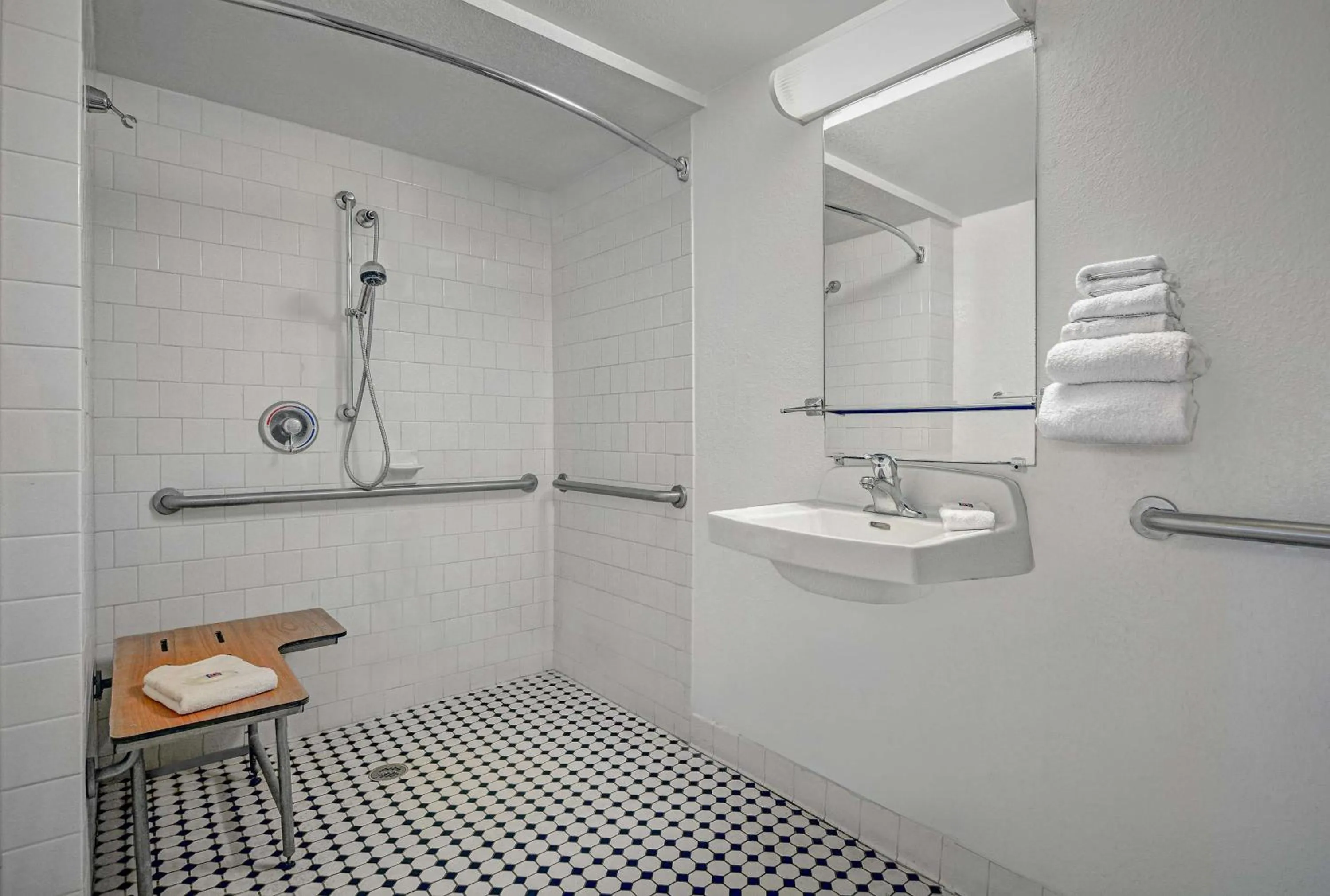 Bathroom in Motel 6-Tallahassee, FL - Downtown