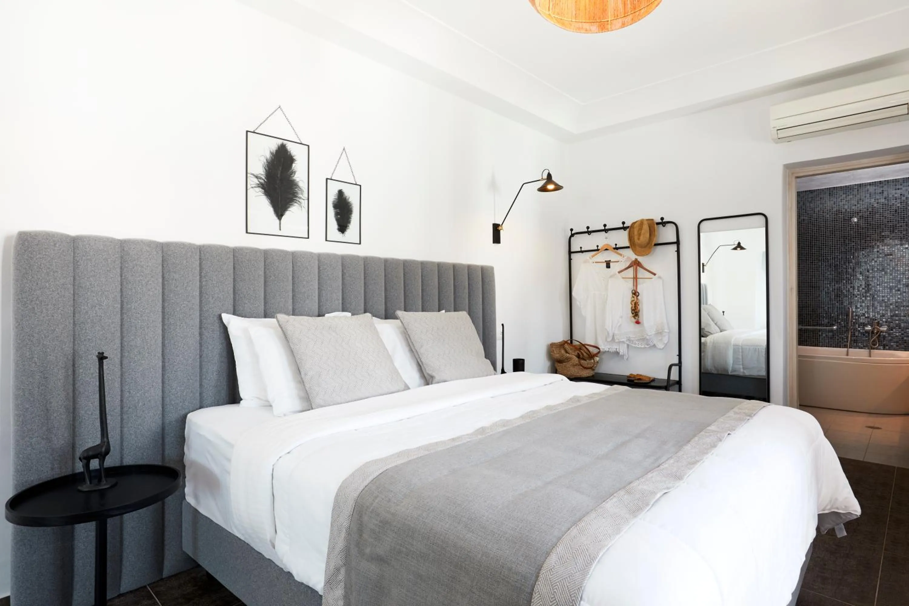 Bedroom, Bed in Petit Palace Suites