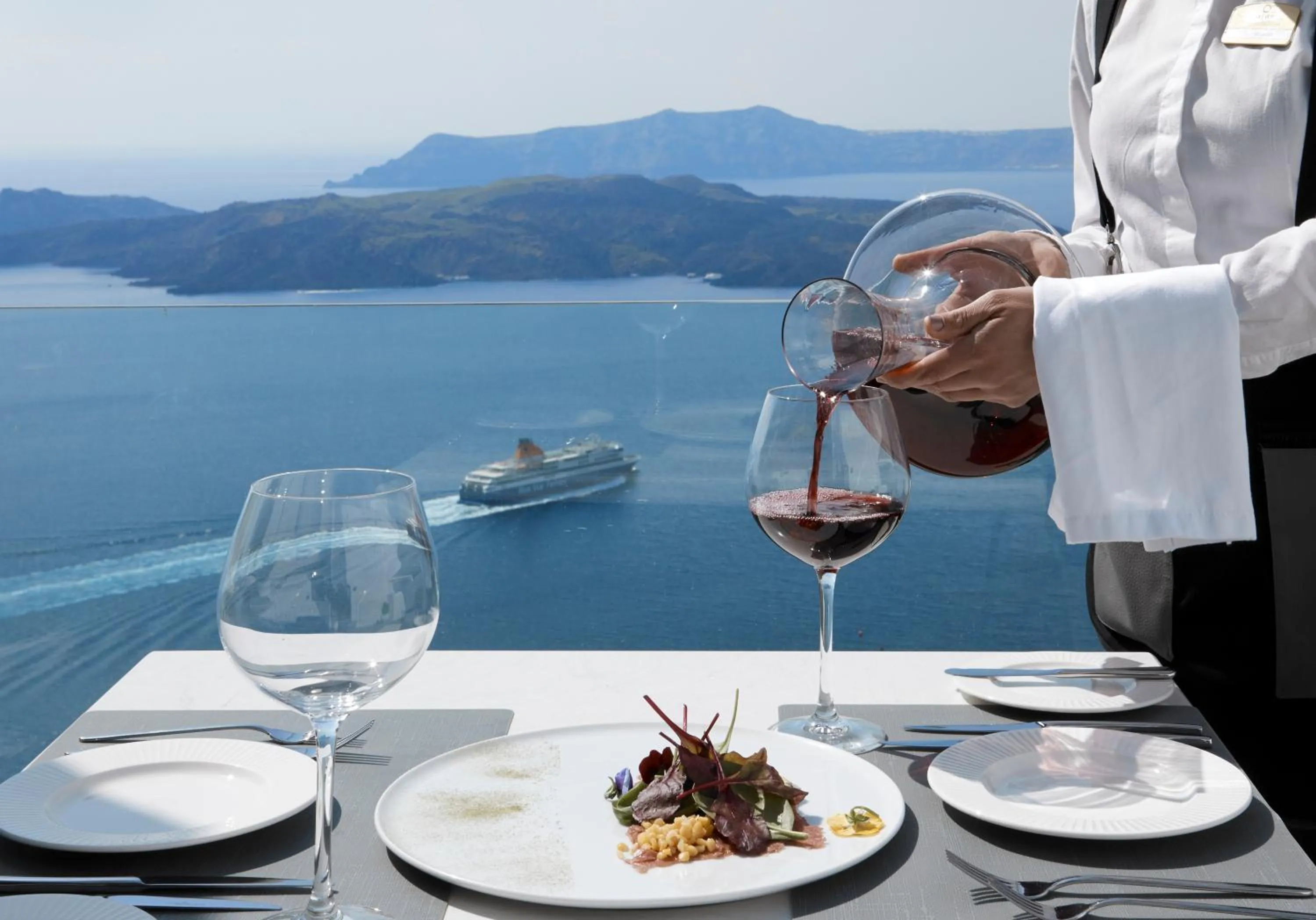 Restaurant/places to eat in Petit Palace Suites