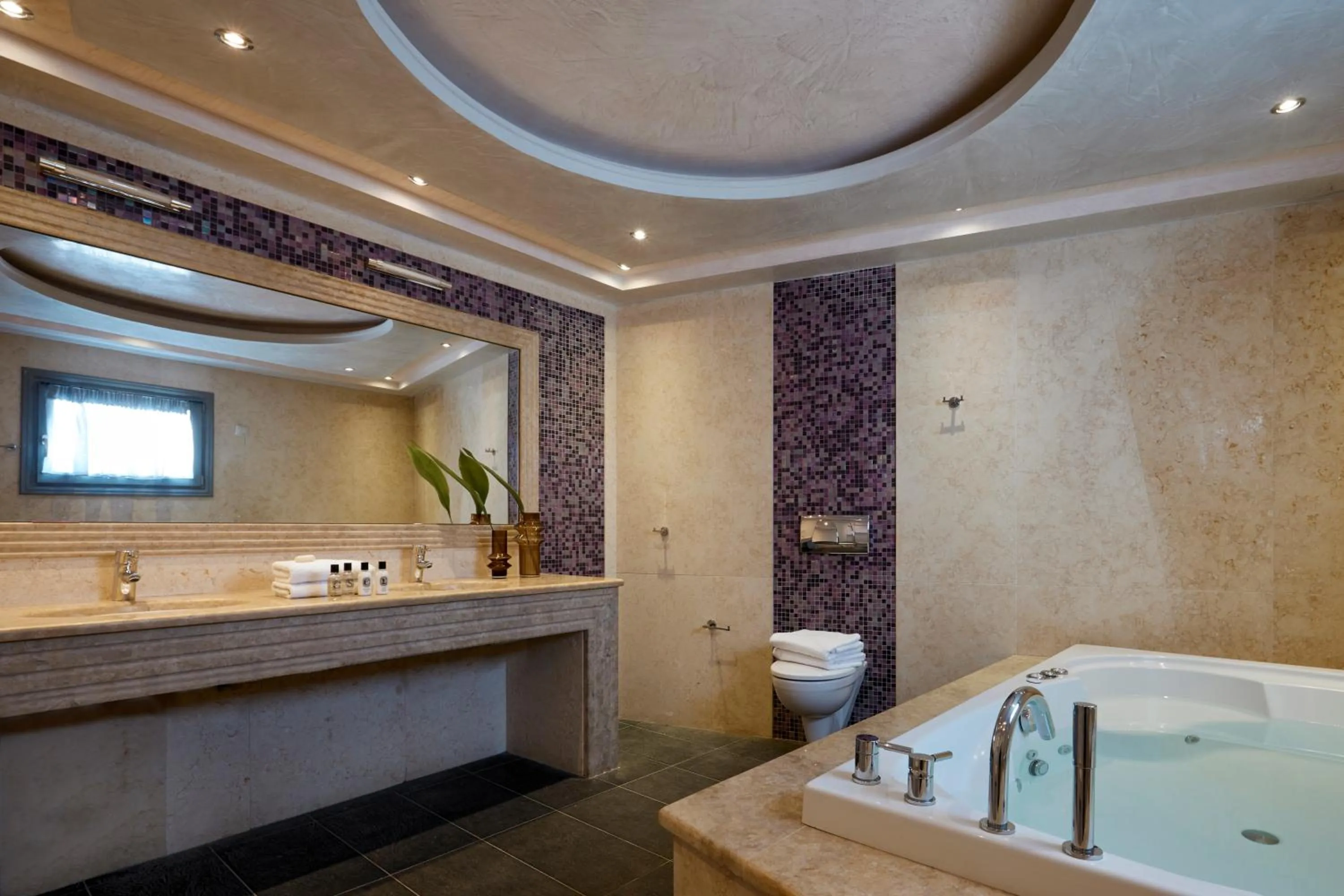 Bathroom in Petit Palace Suites