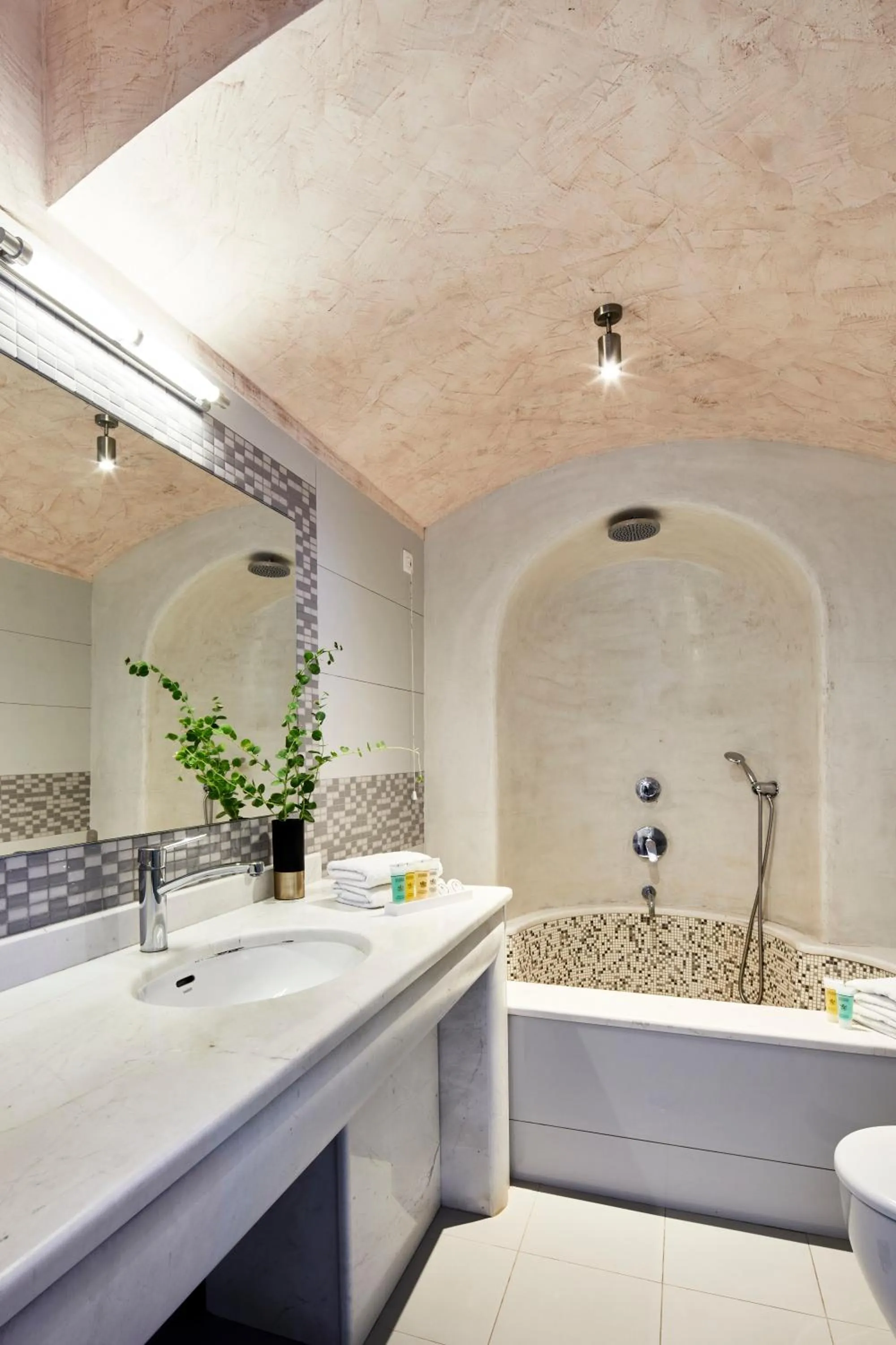 Bathroom in Petit Palace Suites