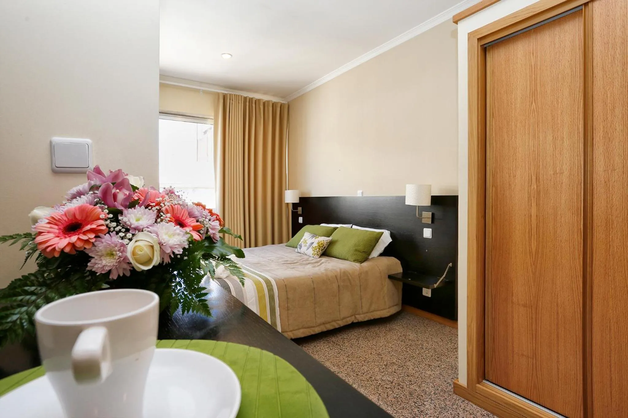 Dining area, Bed in Oporto City Centre Apartments