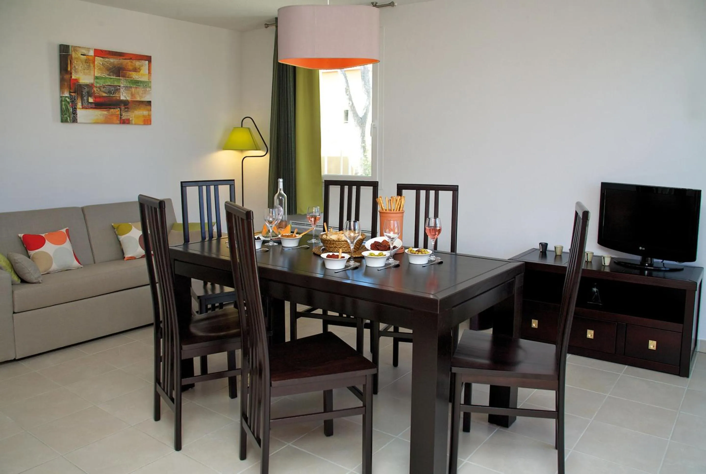 Dining area in Lagrange Vacances Les Terrasses des Embiez