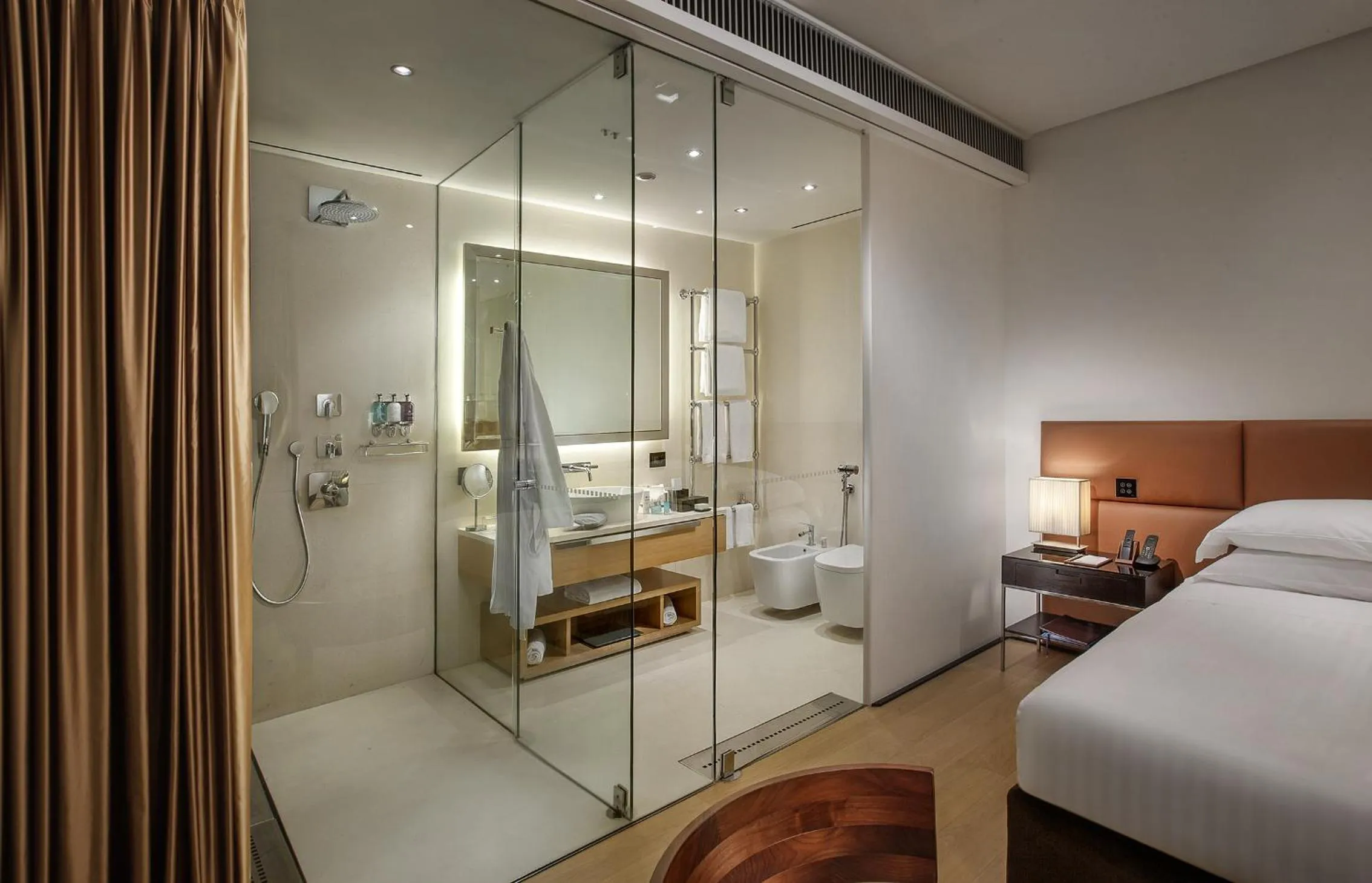 Bathroom, Bed in Principe Forte Dei Marmi - Resort & Spa