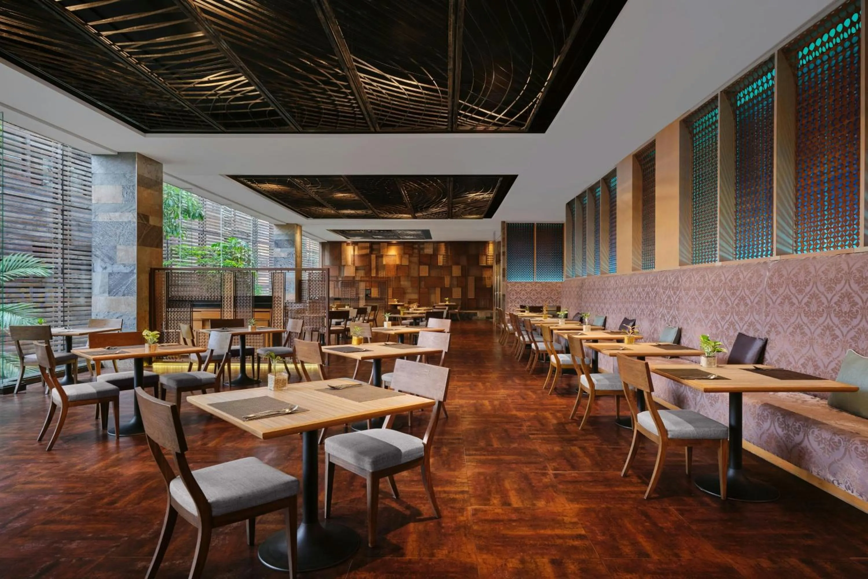 Restaurant/places to eat in Jubilee Prestige Hotel Ratchadapisek