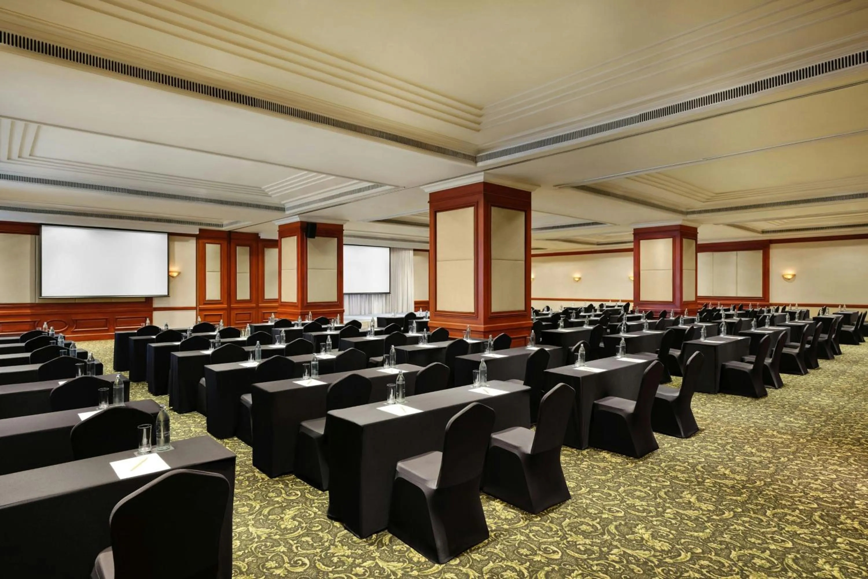 Meeting/conference room in Jubilee Prestige Hotel Ratchadapisek