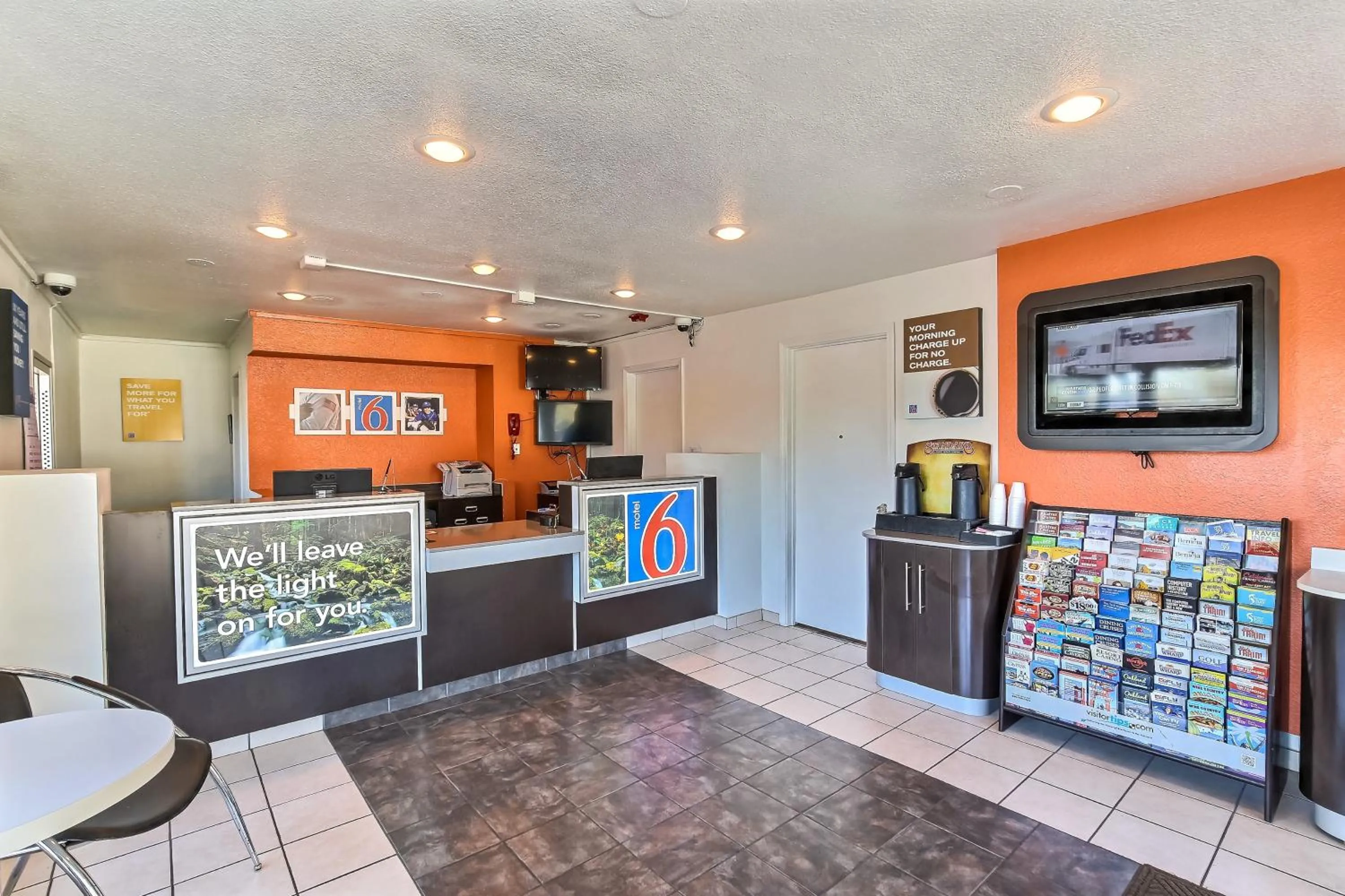 Lobby or reception in Motel 6-Oakland, CA - Embarcadero