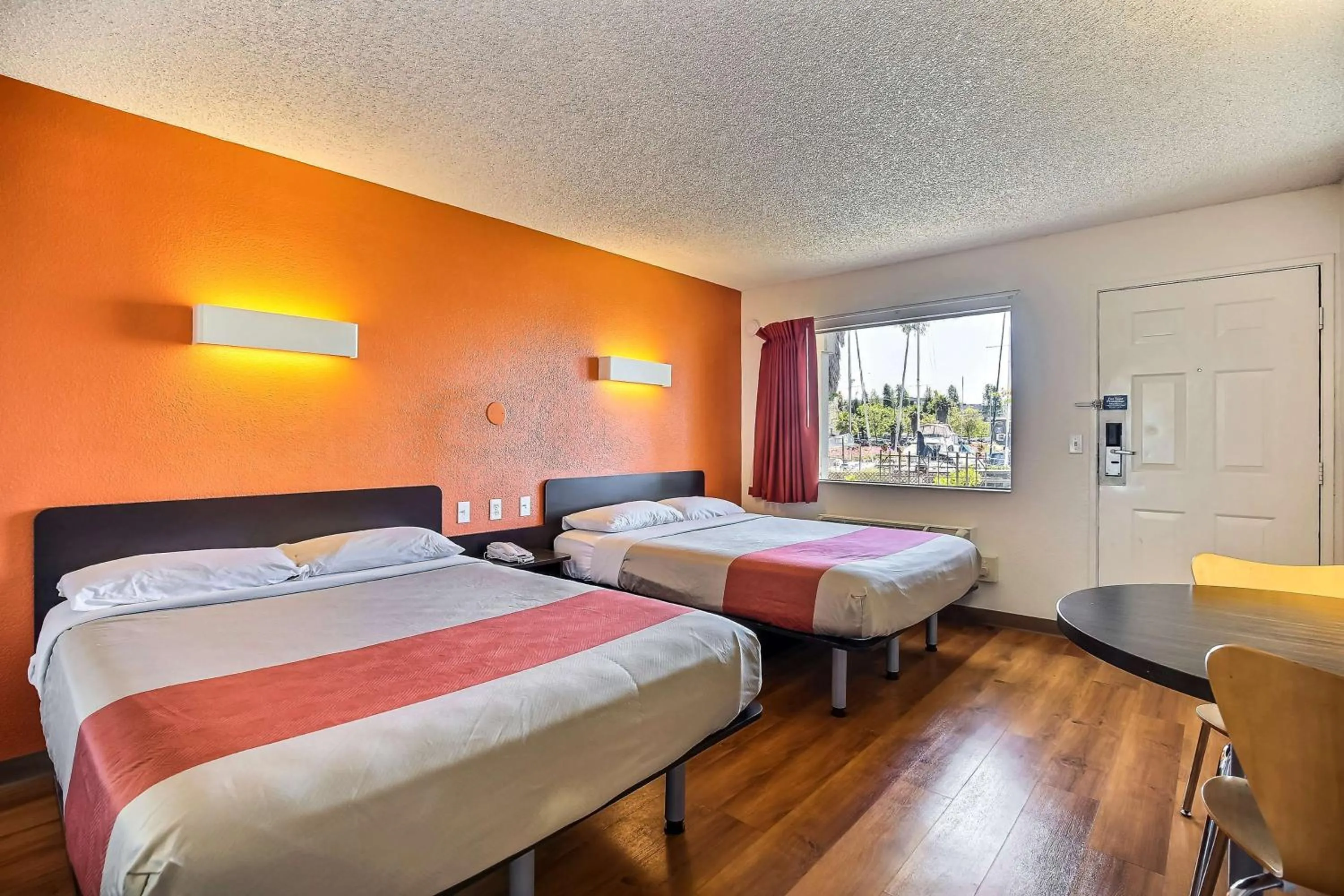 Bedroom, Bed in Motel 6-Oakland, CA - Embarcadero