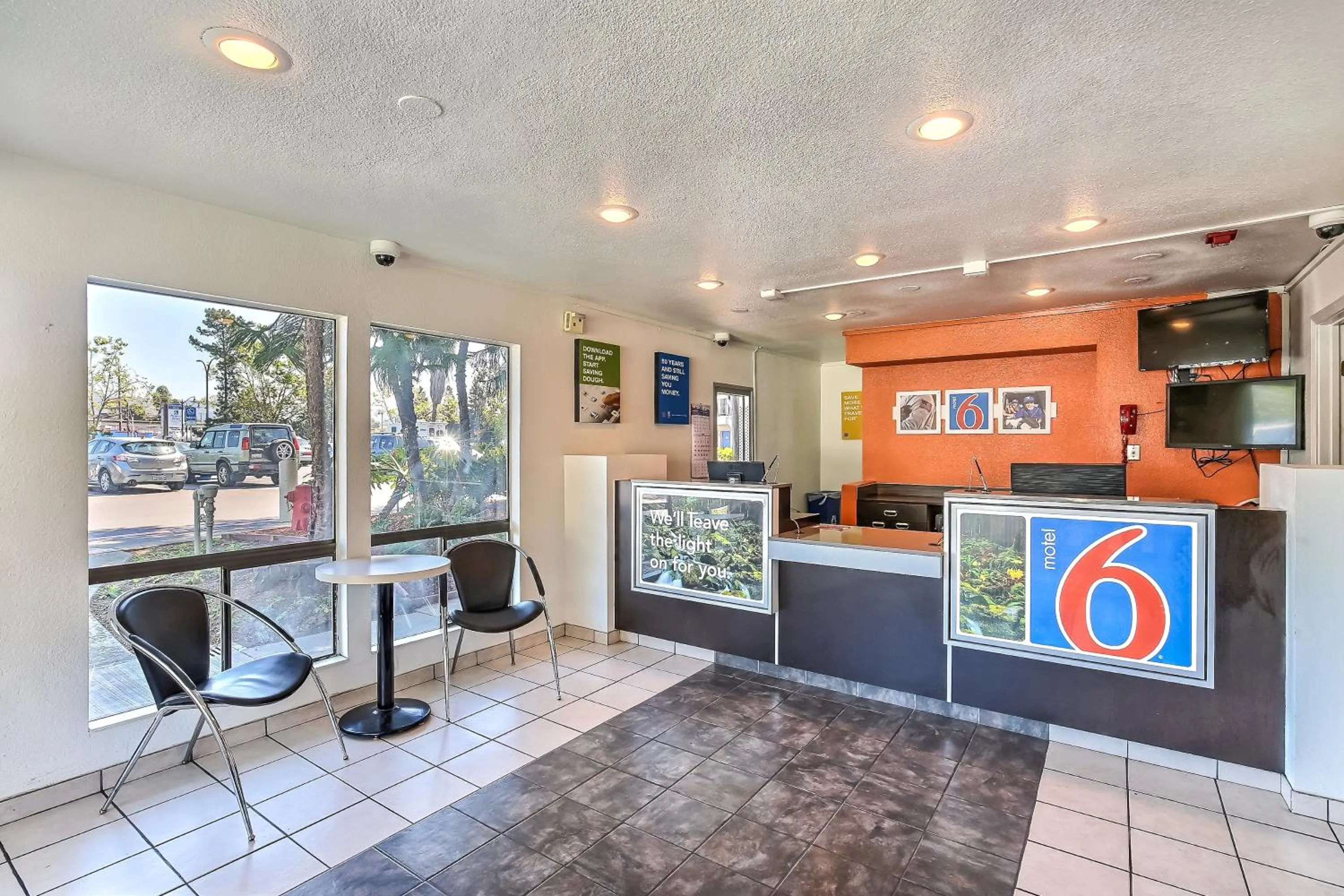 Lobby or reception in Motel 6-Oakland, CA - Embarcadero