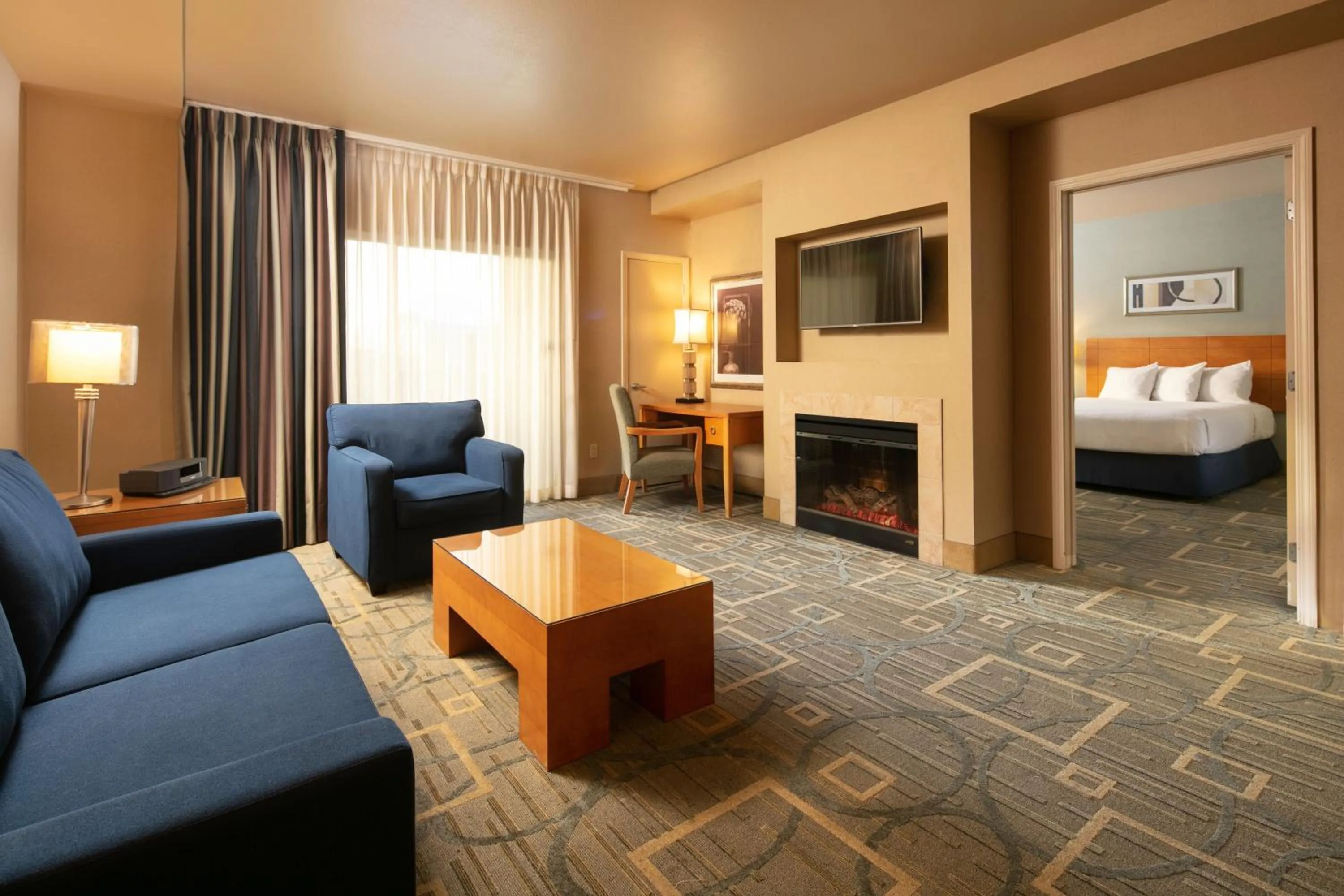 Kitchen or kitchenette, Bed in The Platinum Hotel