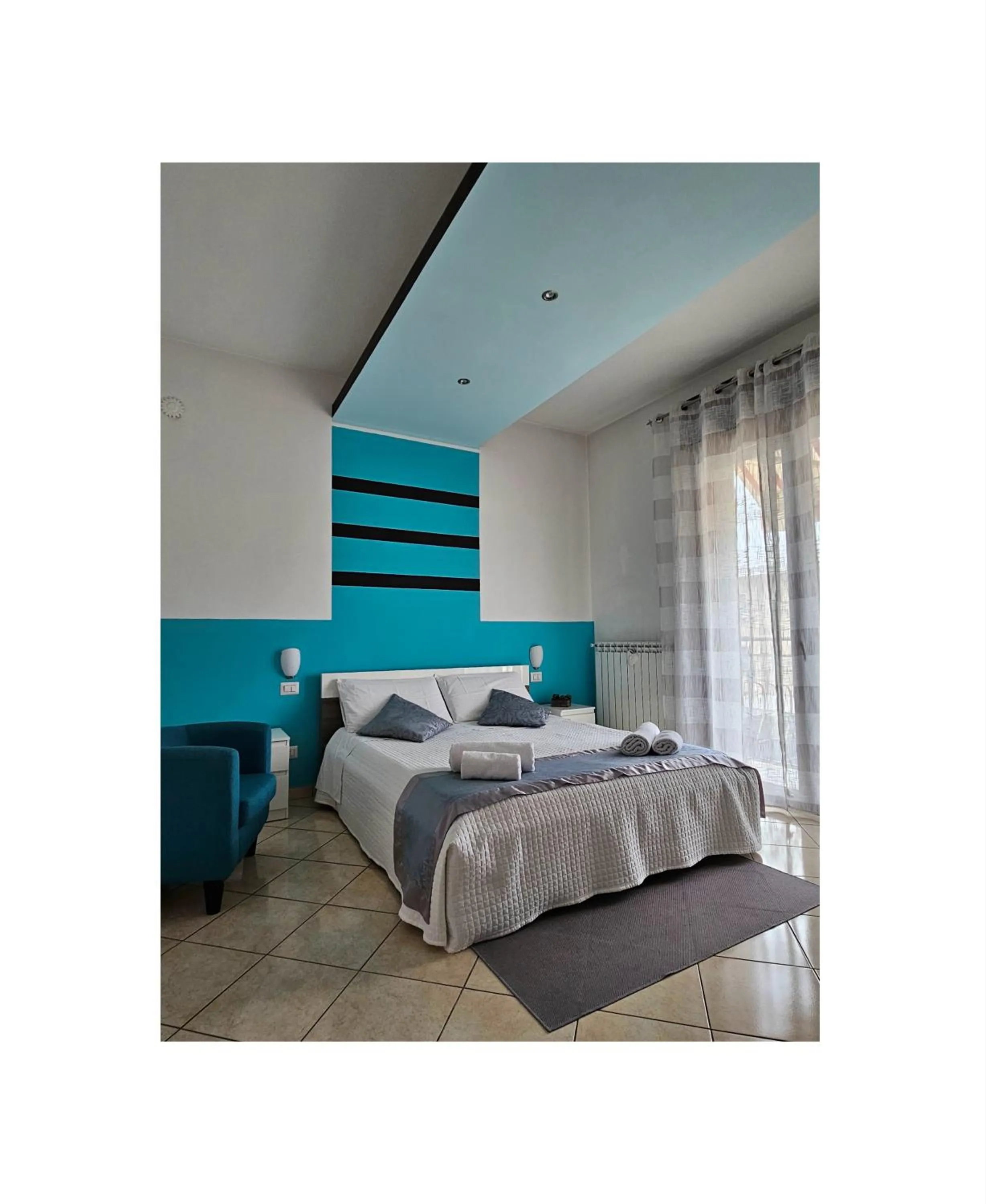 Bed in The Dreamers MXP