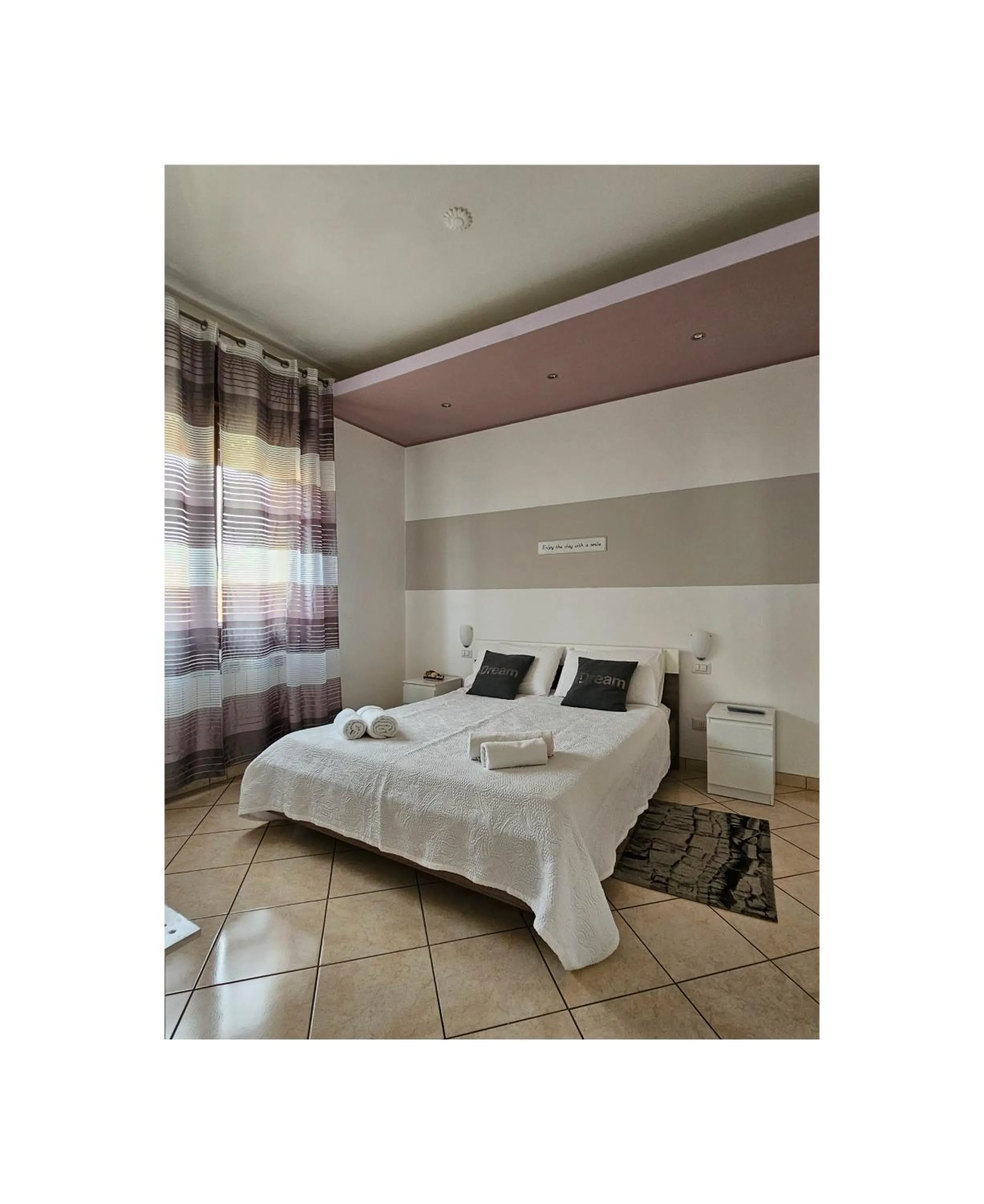 Bed in The Dreamers MXP