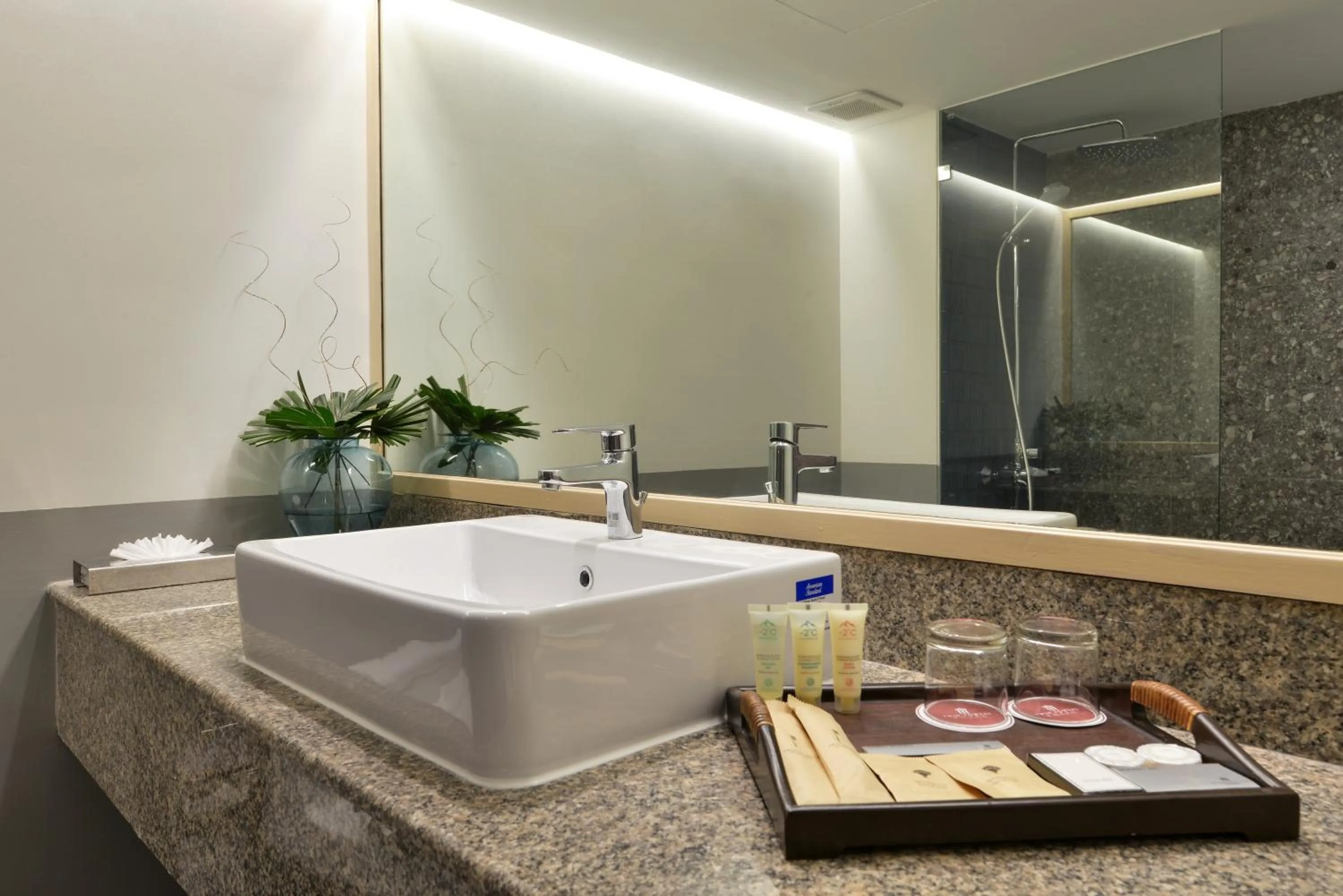 Bathroom in Twin Towers Hotel