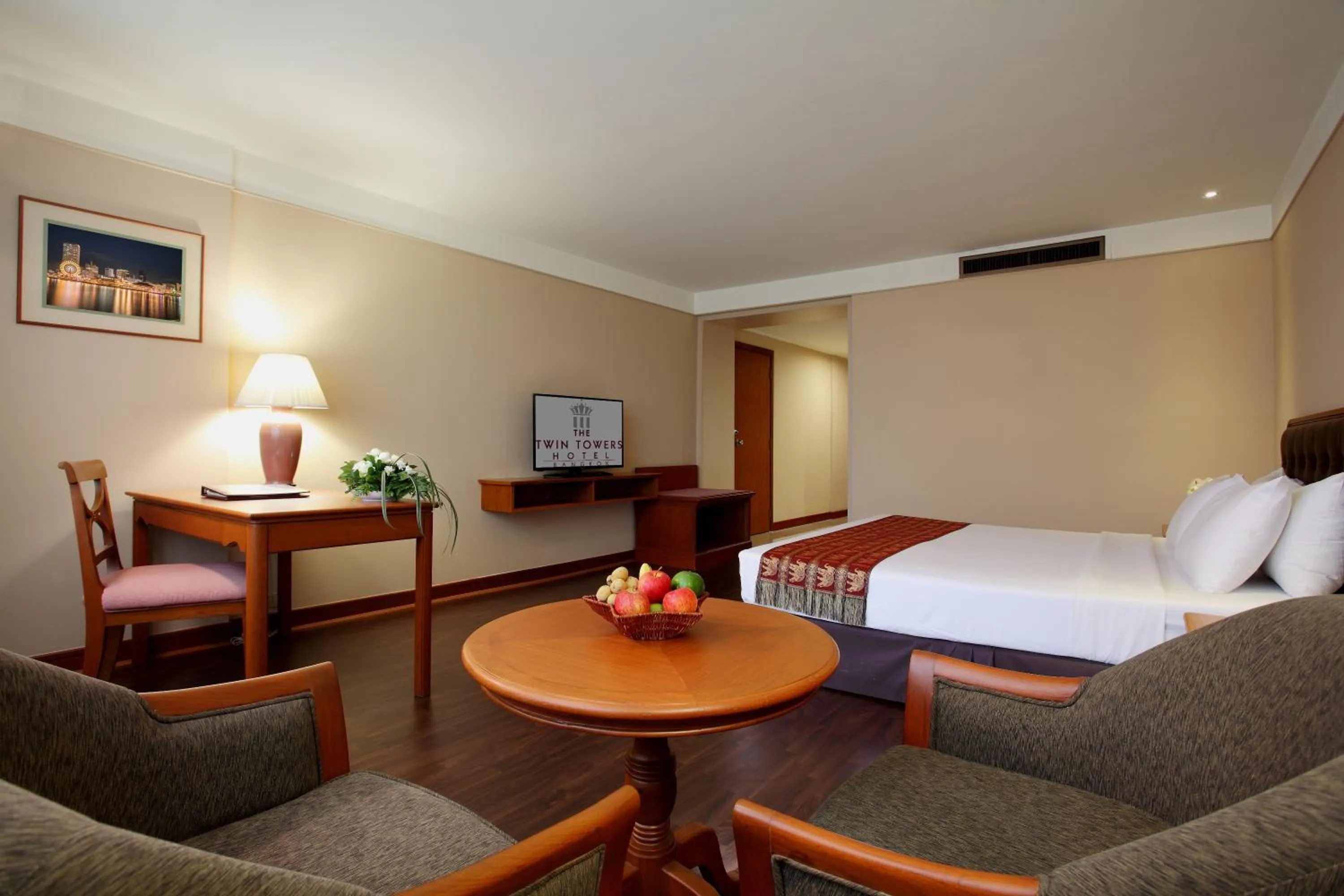 Bedroom, Bed in Twin Towers Hotel