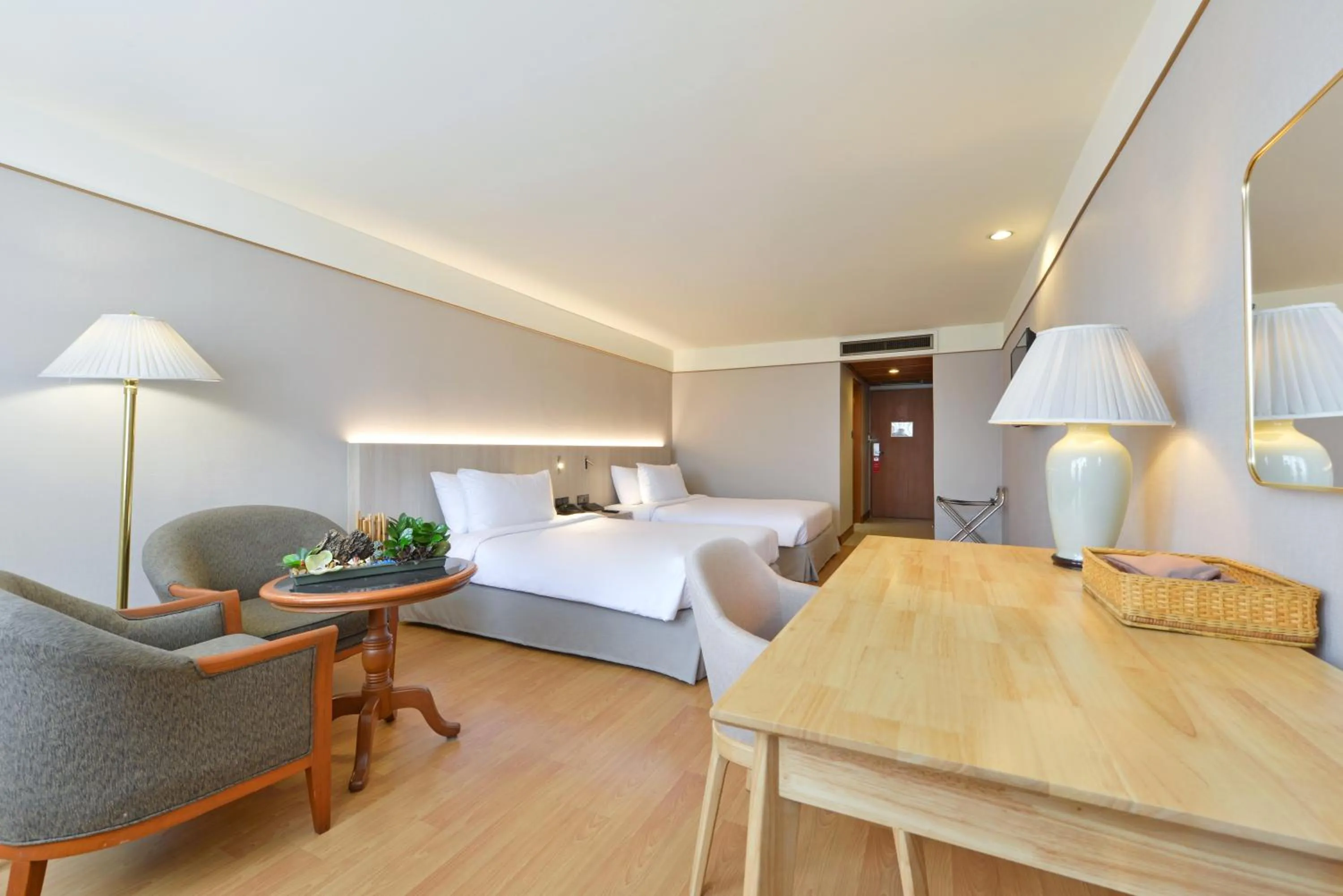 Photo of the whole room, Bed in Twin Towers Hotel