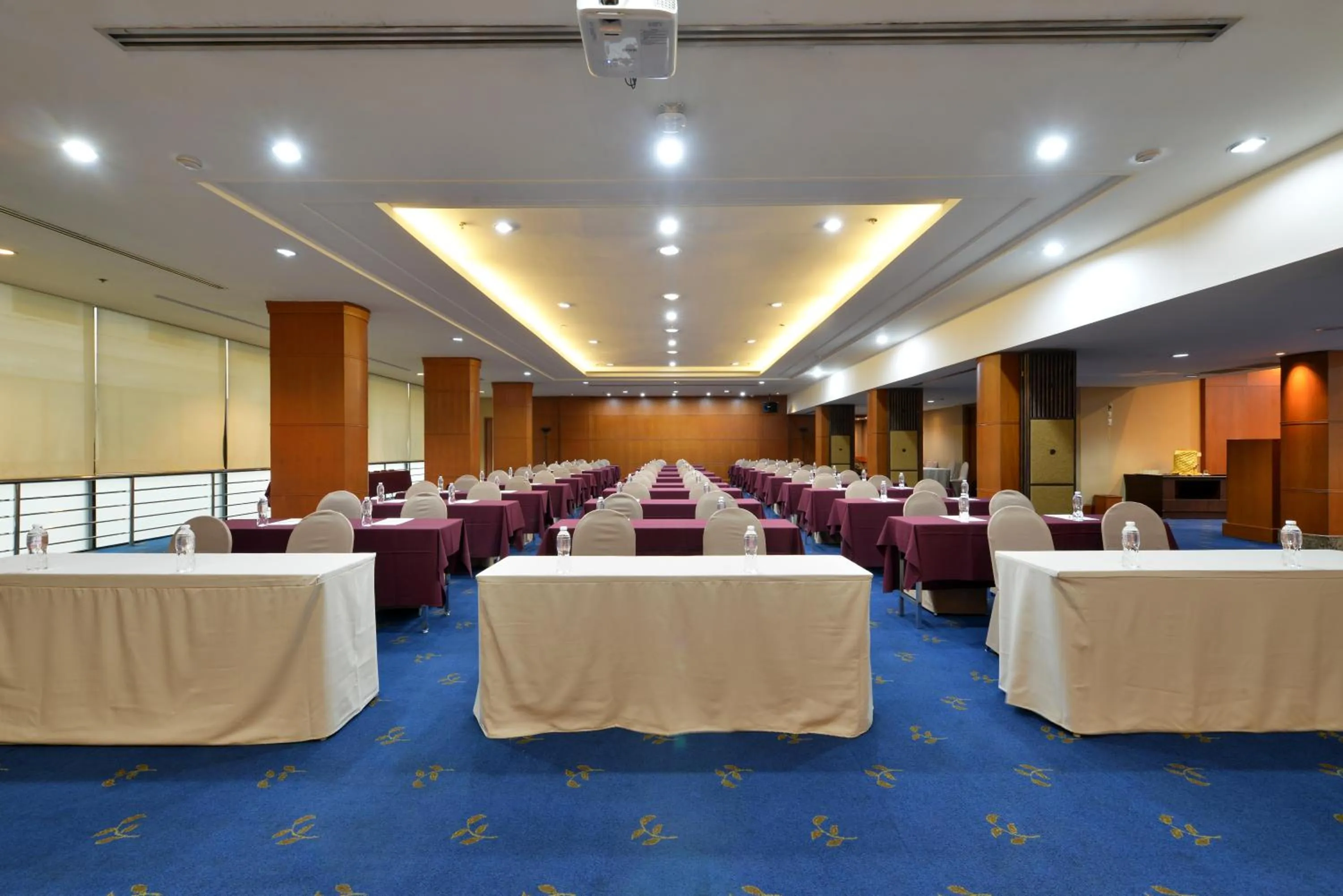 Meeting/conference room in Twin Towers Hotel