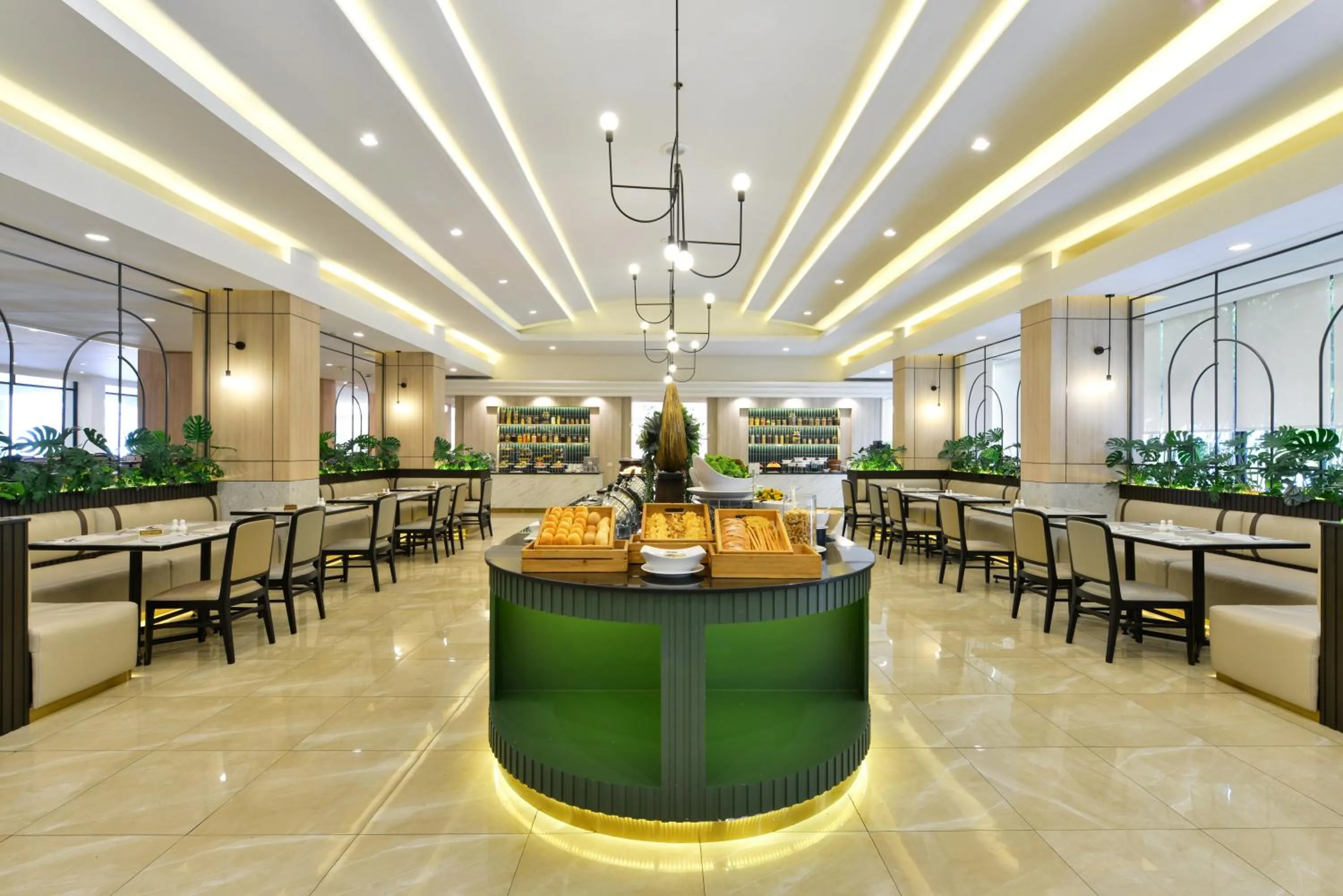 Restaurant/places to eat in Twin Towers Hotel