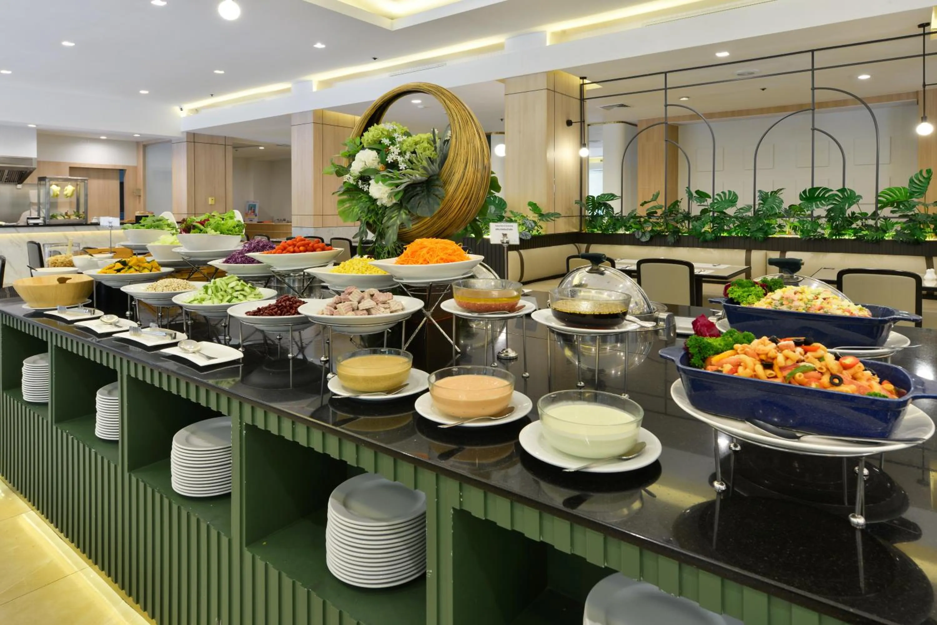 Restaurant/places to eat in Twin Towers Hotel