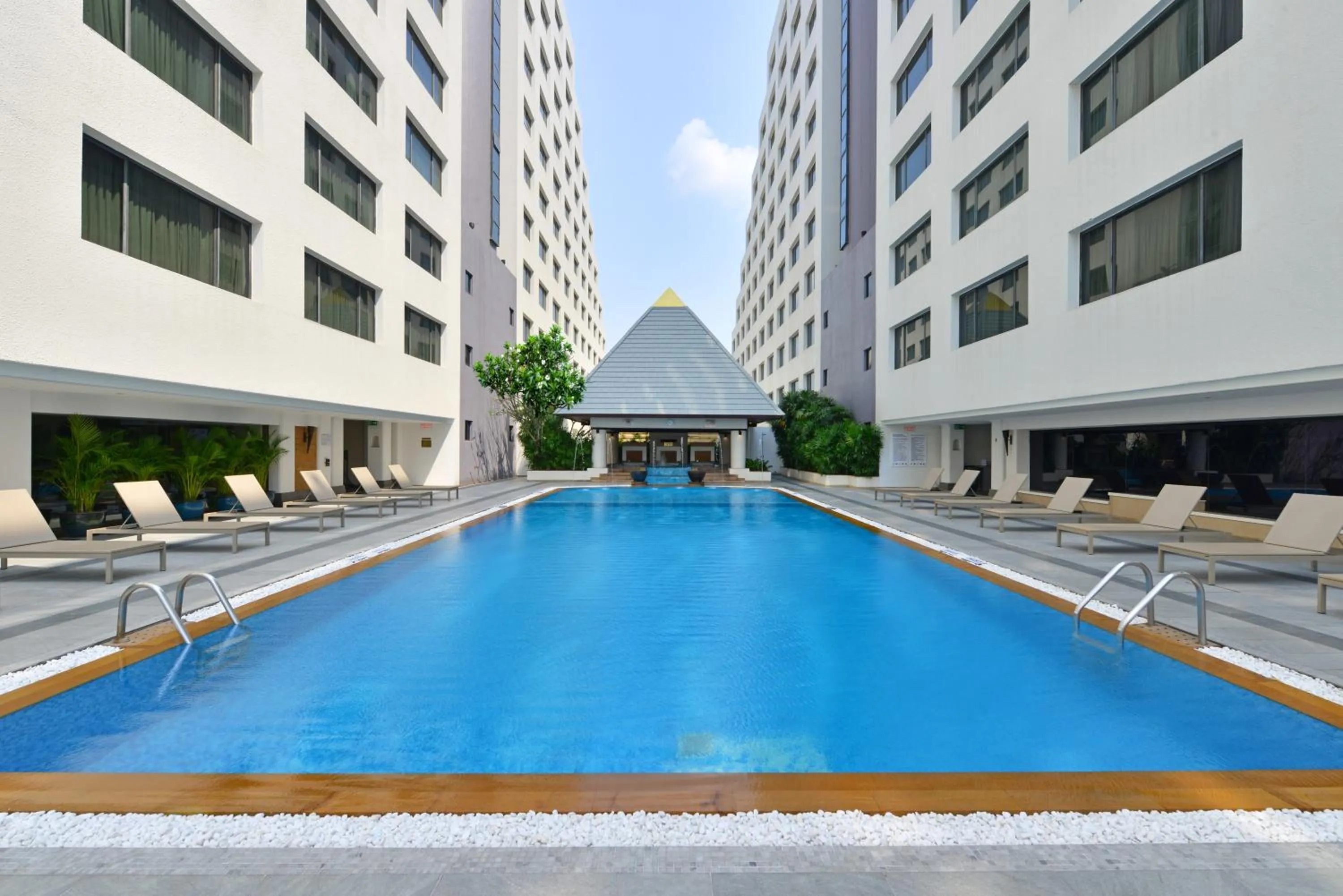 Swimming pool in Twin Towers Hotel