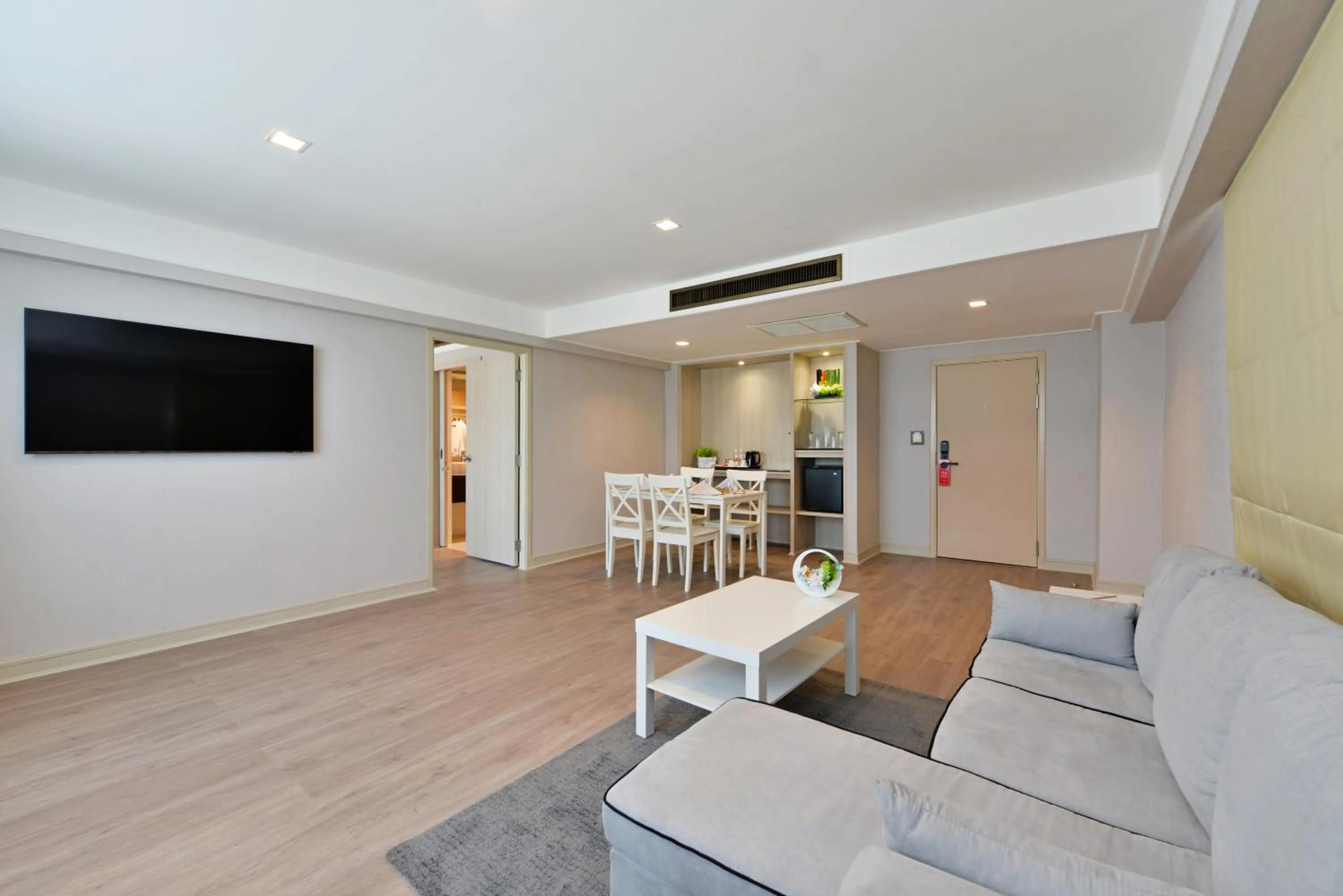 Living room in Twin Towers Hotel