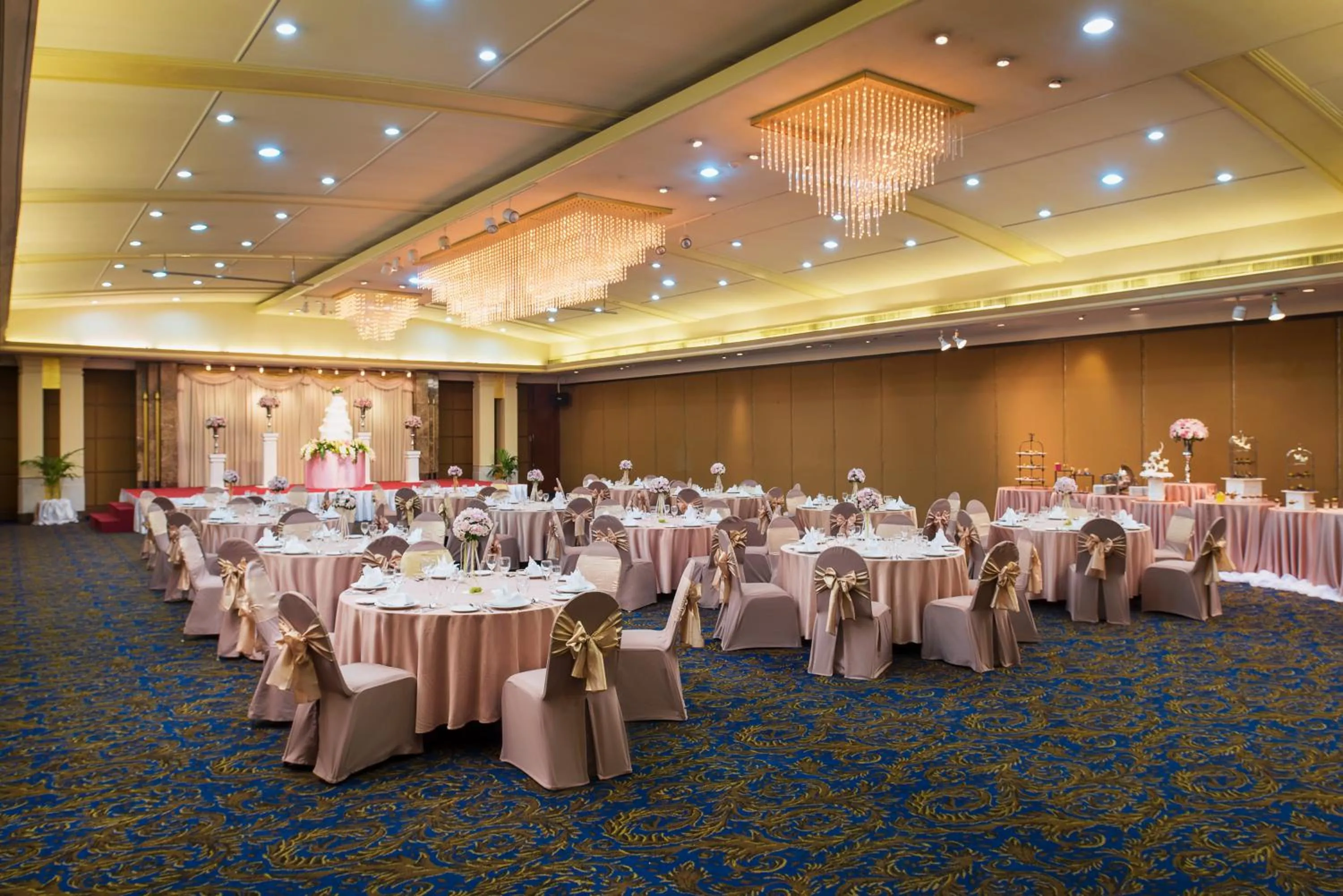 Meeting/conference room in Twin Towers Hotel