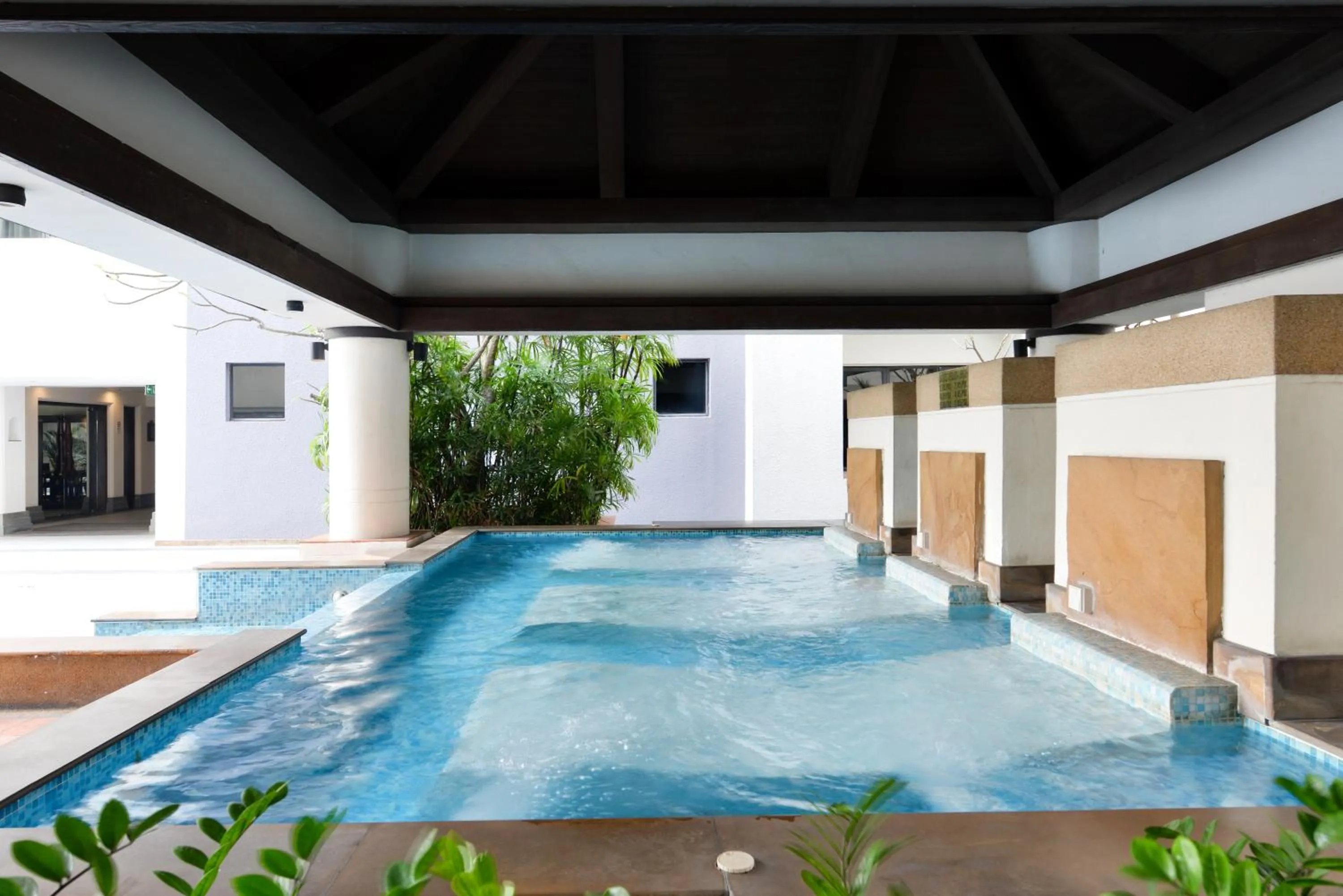 Swimming pool in Twin Towers Hotel