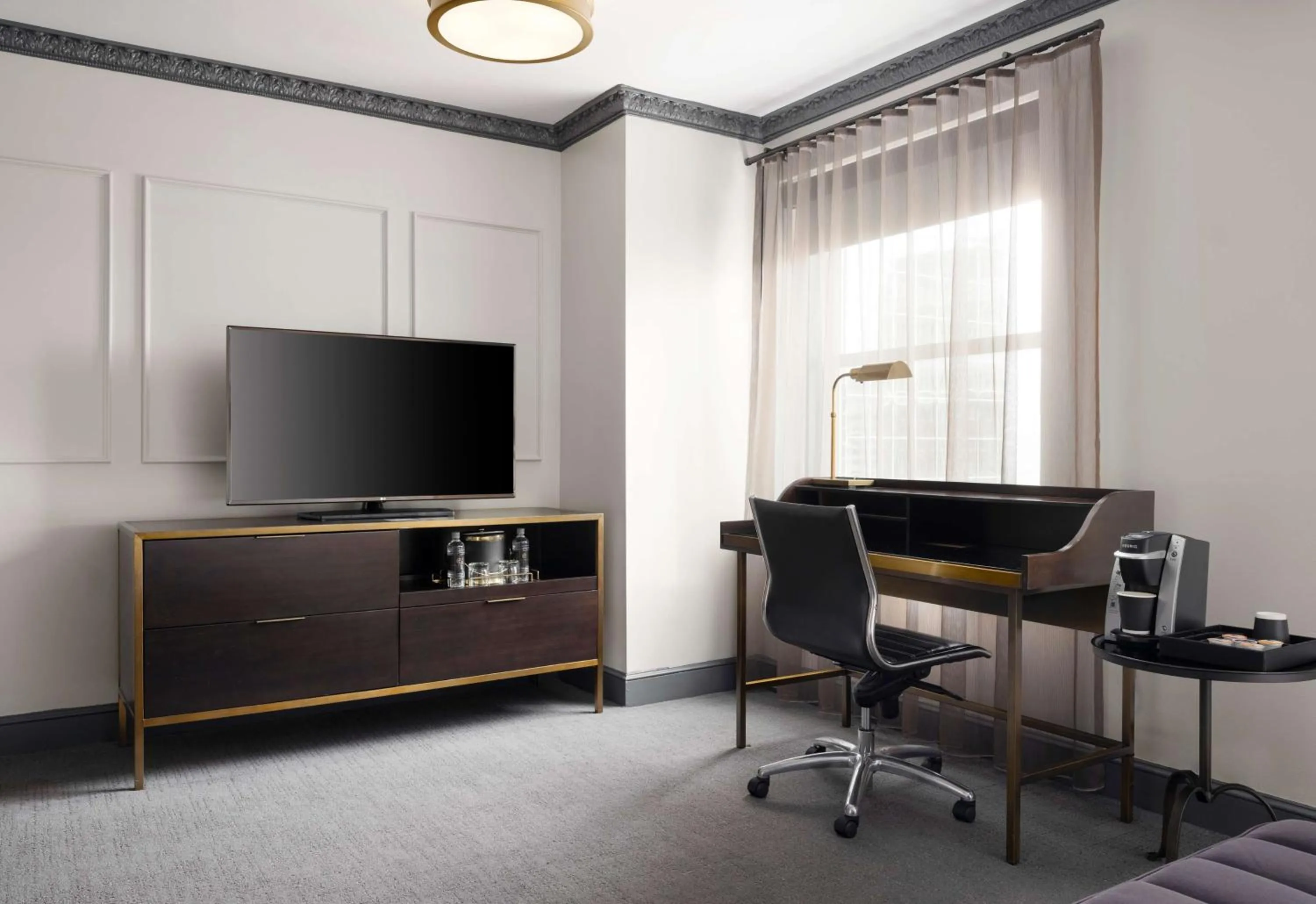 Bedroom in Hotel Phillips Kansas City, Curio Collection By Hilton