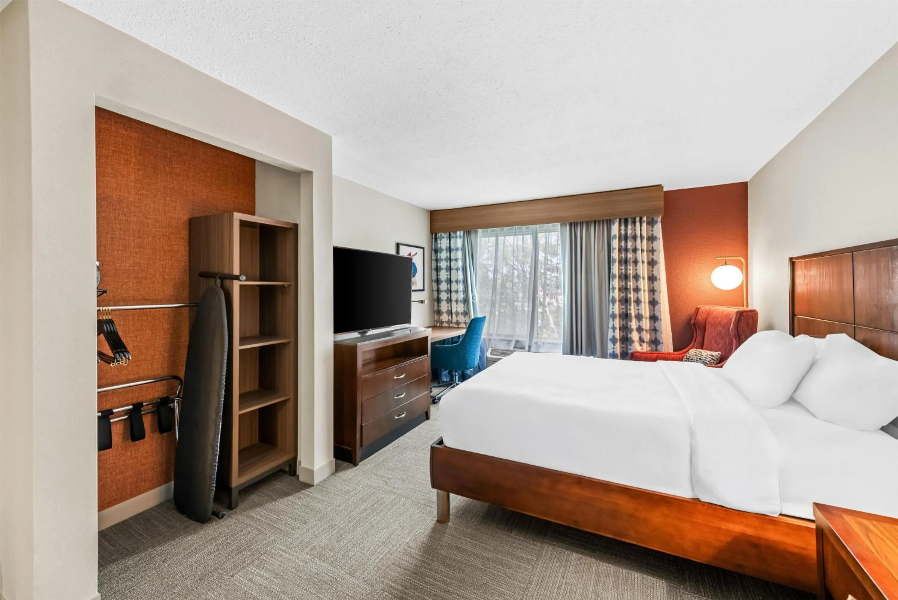 Bedroom, Bed in Hilton Garden Inn Overland Park