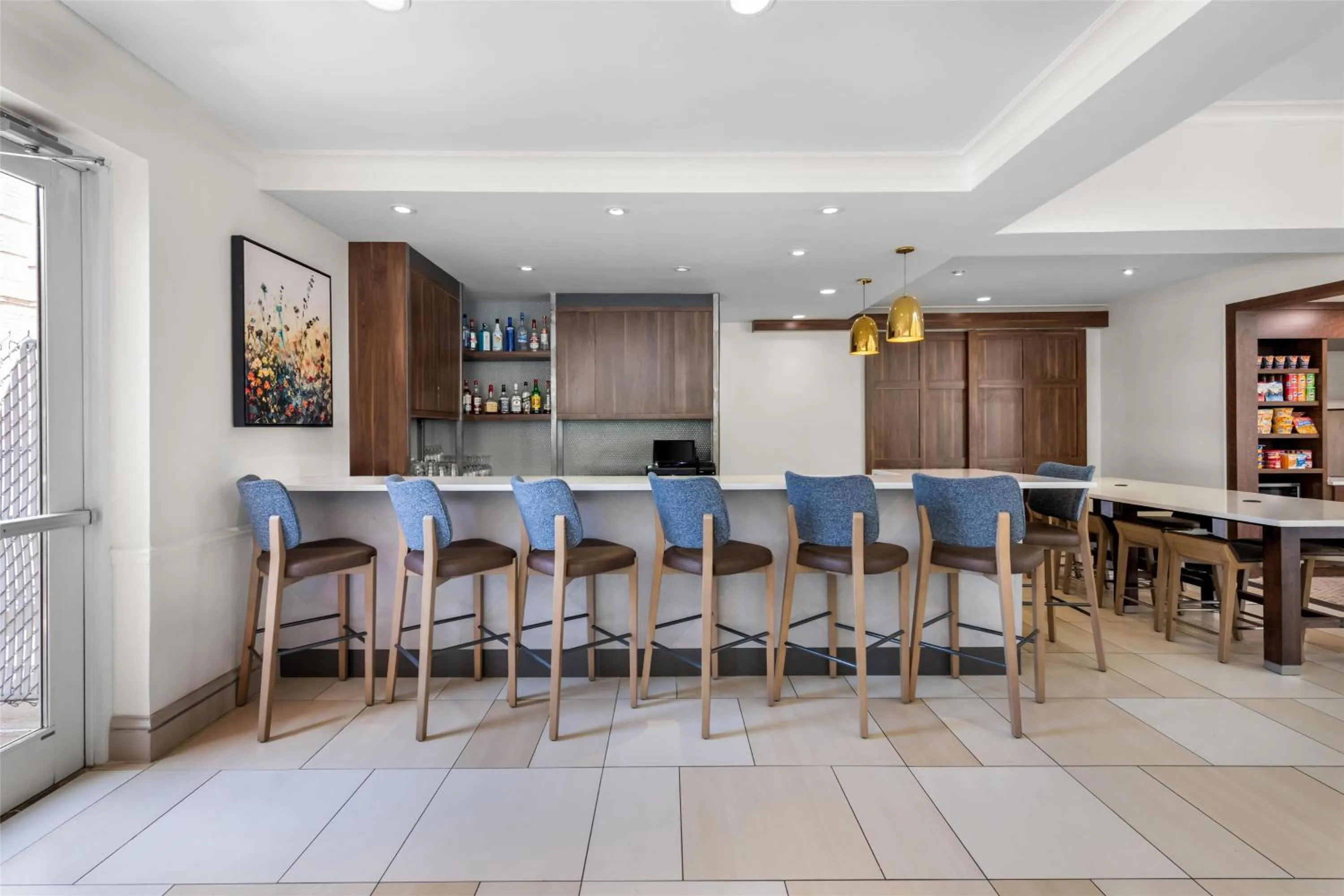 Lounge or bar in Hilton Garden Inn Overland Park