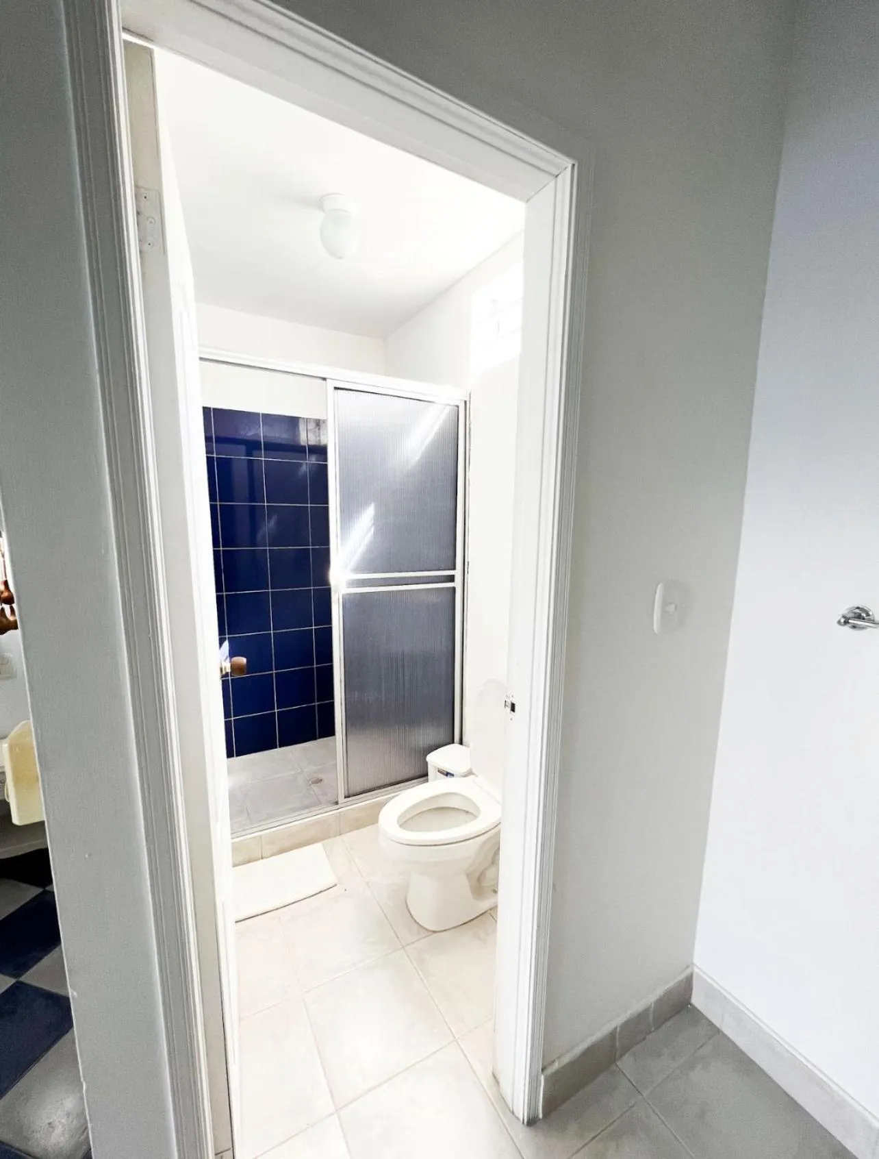 Shower in La Ballena Azul Hotel