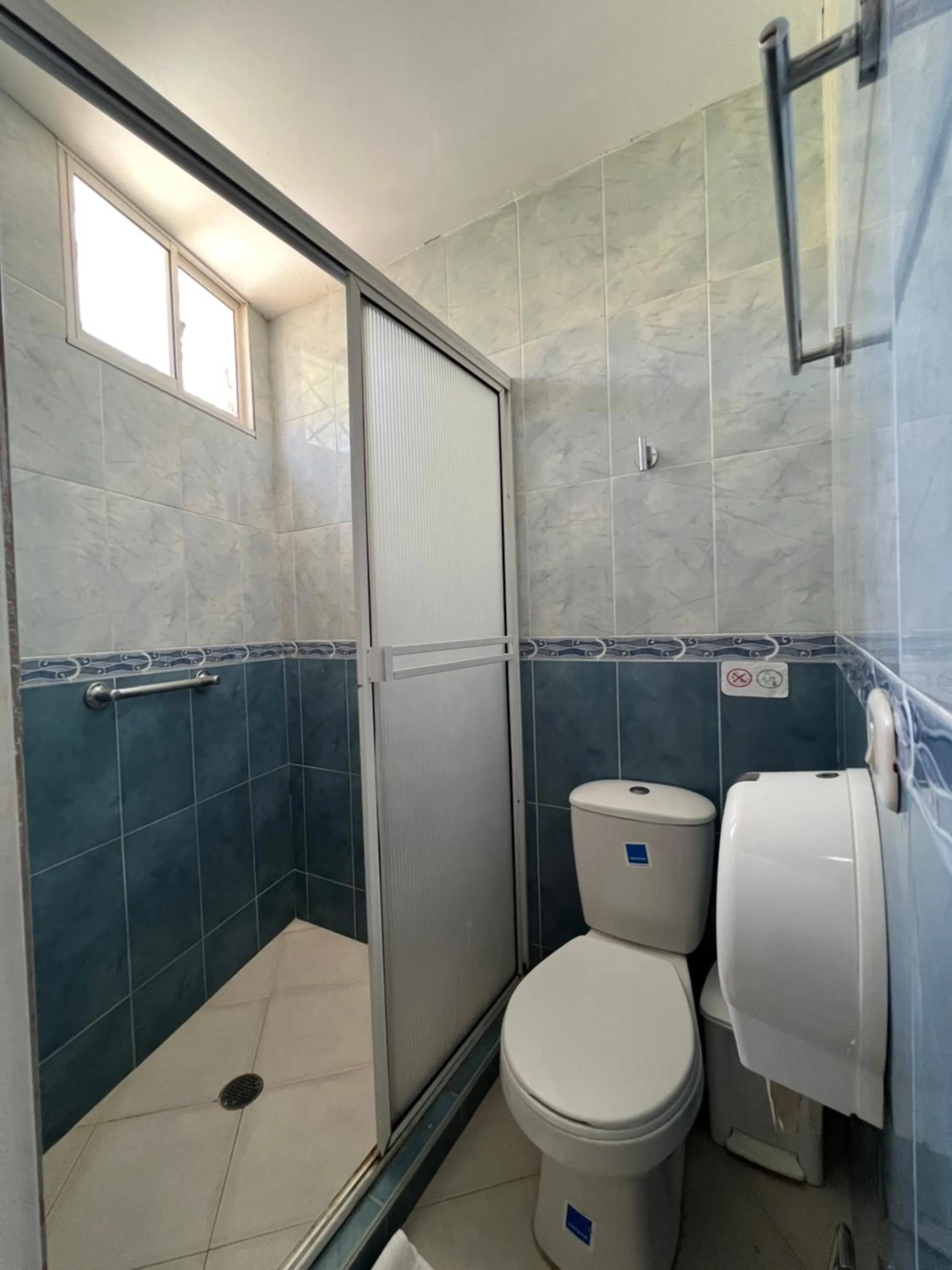 Shower in La Ballena Azul Hotel