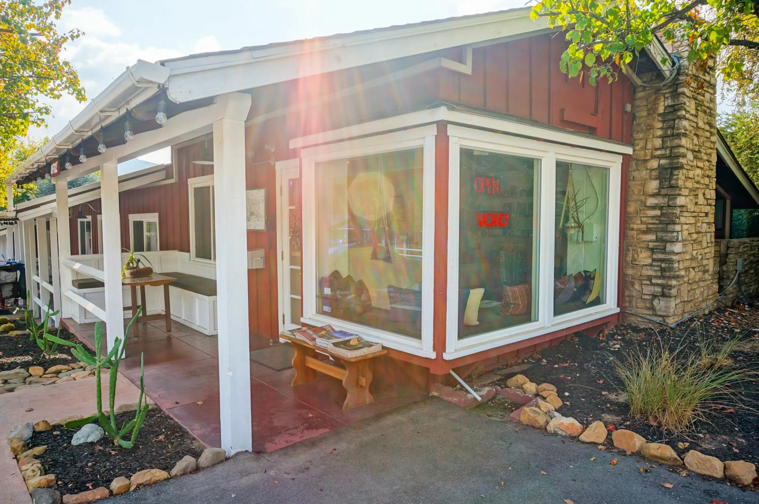 Facade/entrance in Ojai Rancho Inn