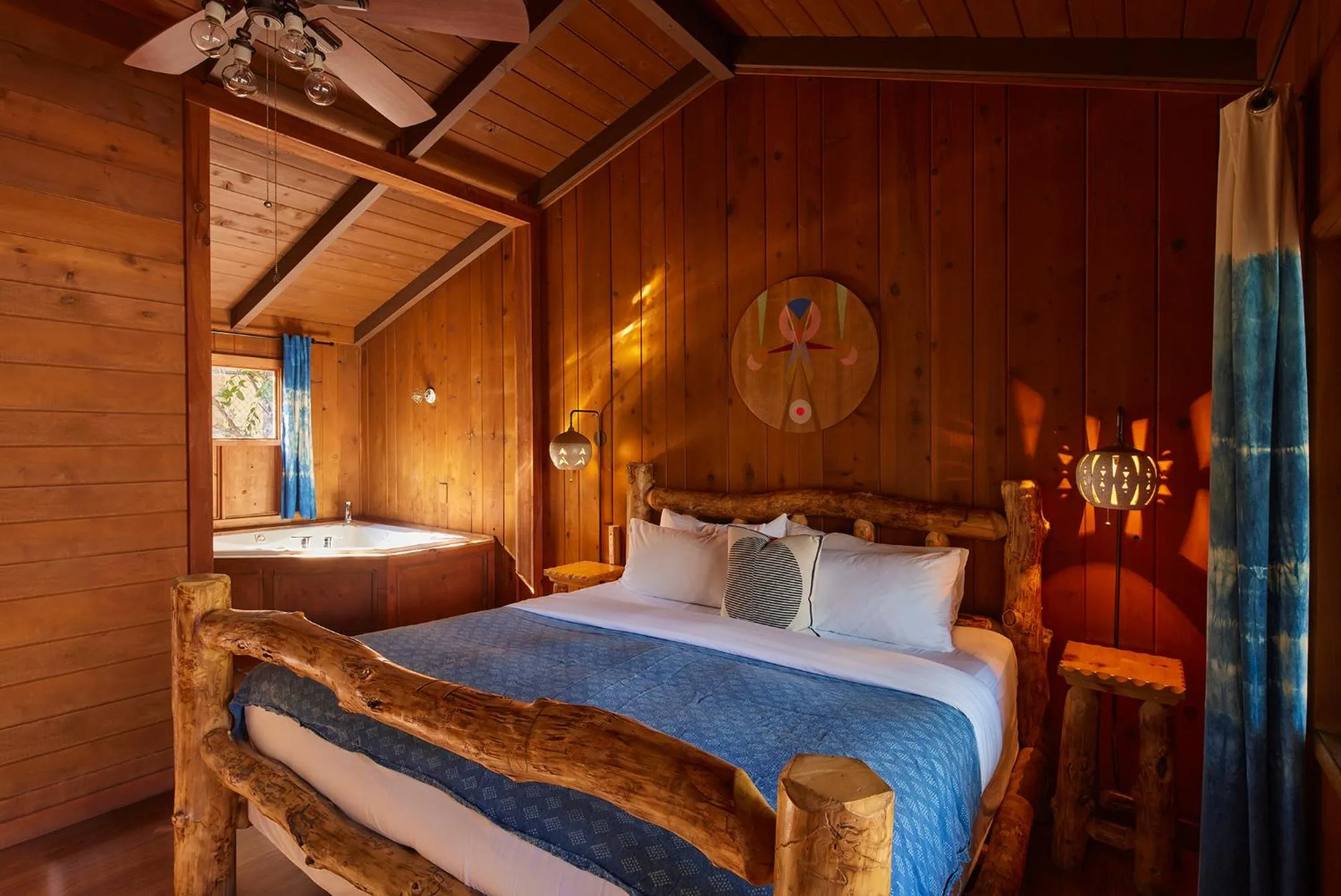 Bed in Ojai Rancho Inn