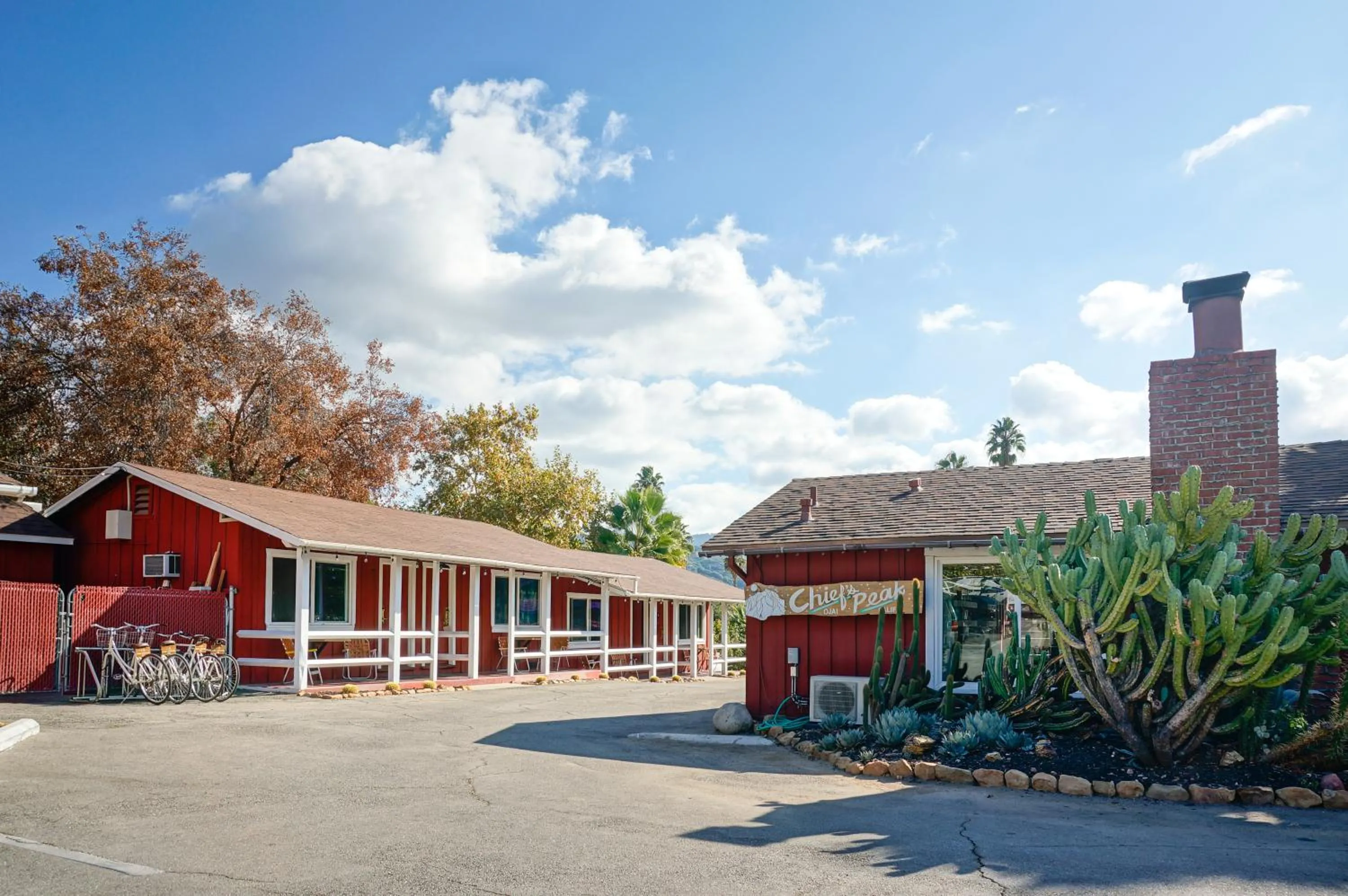 Facade/entrance in Ojai Rancho Inn