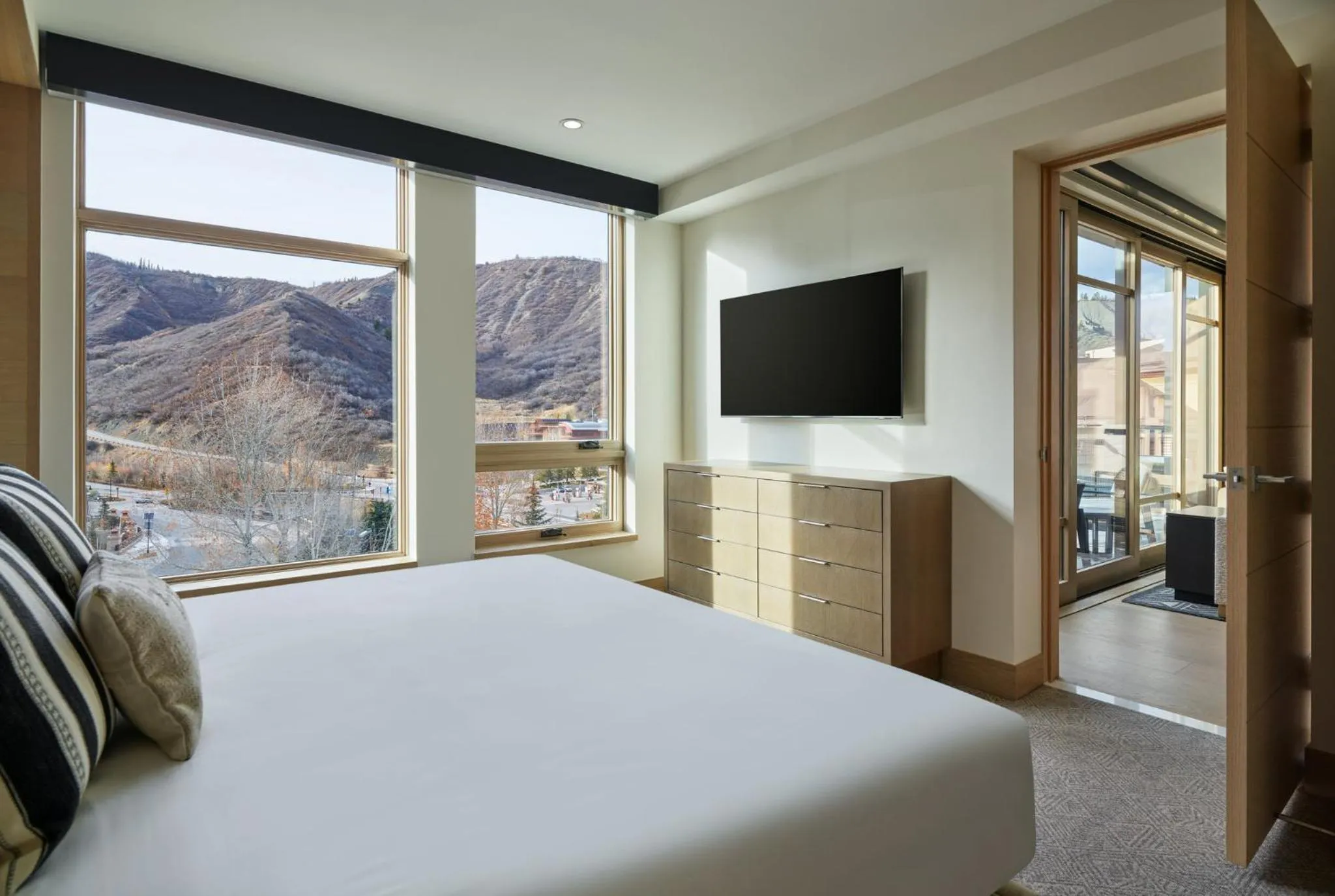 Photo of the whole room, Bed in Viceroy Snowmass