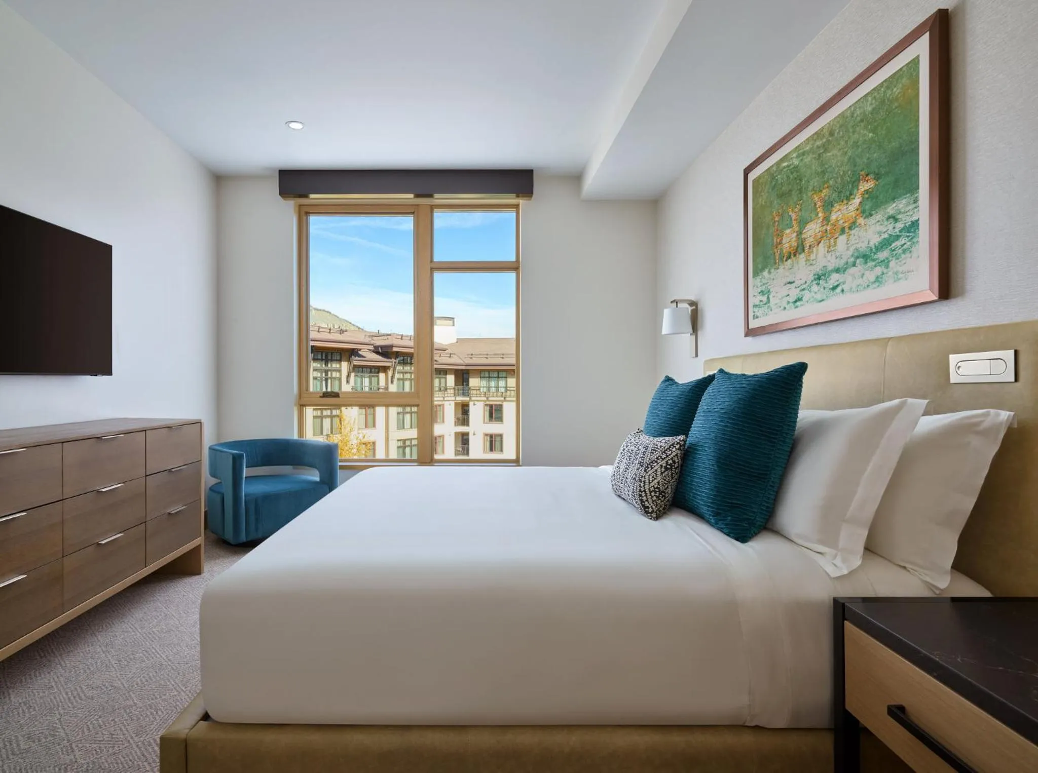 Photo of the whole room, Bed in Viceroy Snowmass