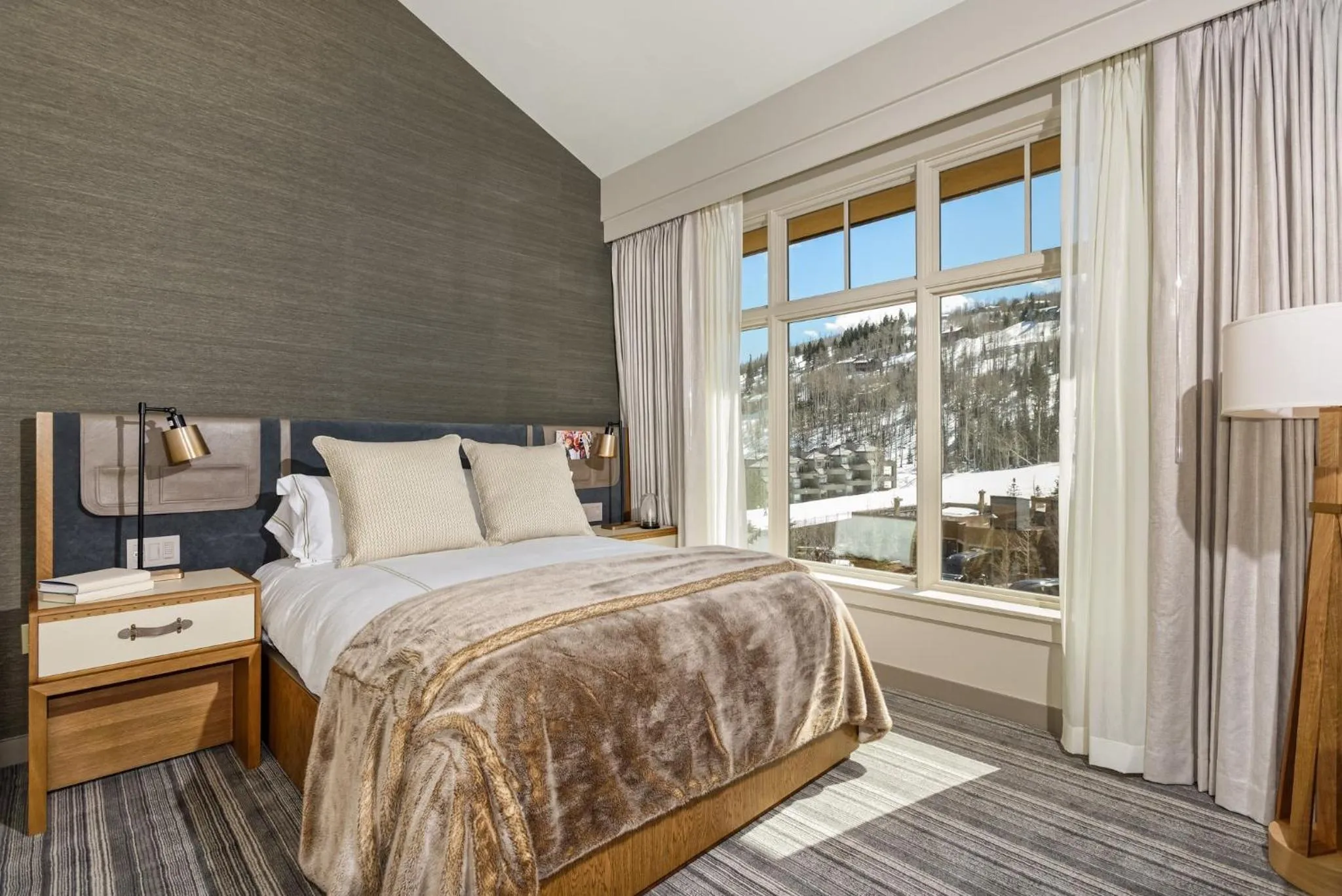 Photo of the whole room, Bed in Viceroy Snowmass