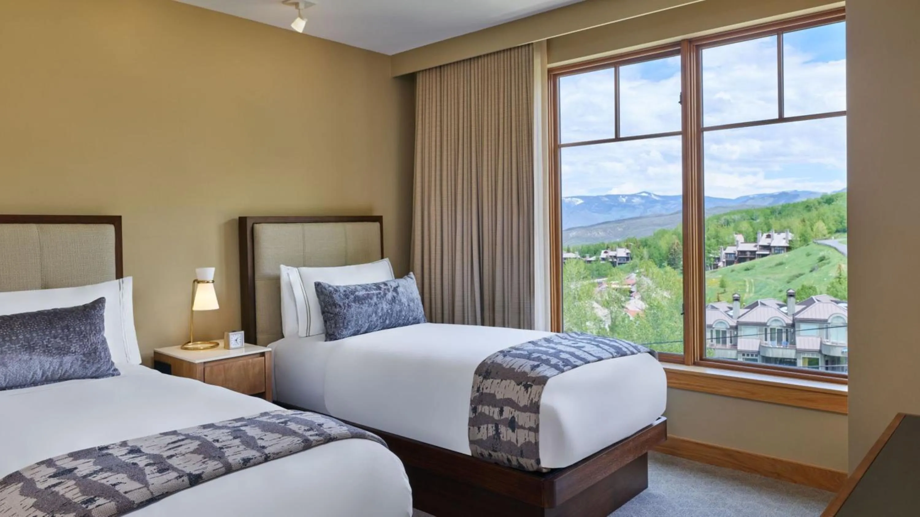 Photo of the whole room, Bed in Viceroy Snowmass
