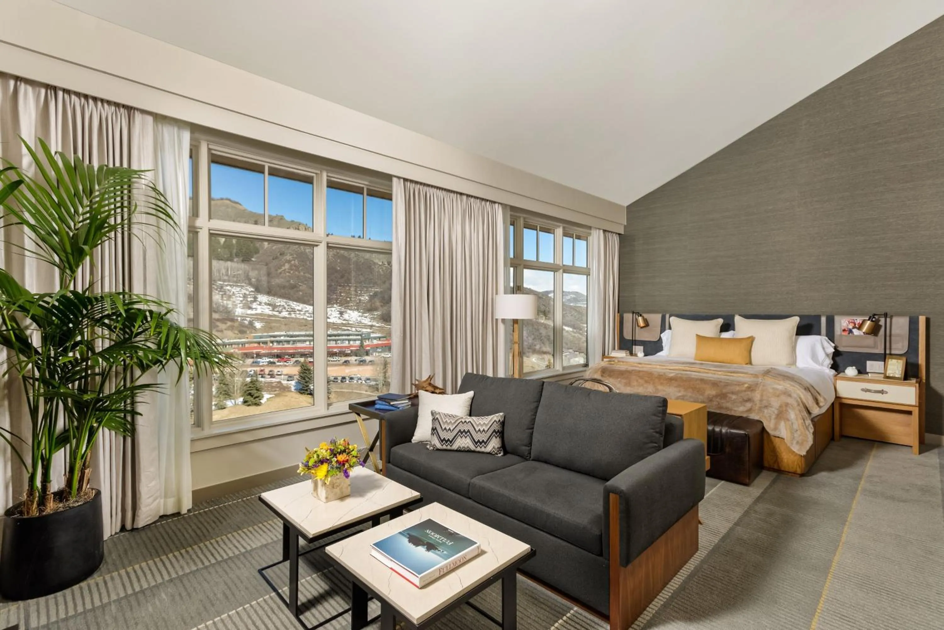 Photo of the whole room, Bed in Viceroy Snowmass