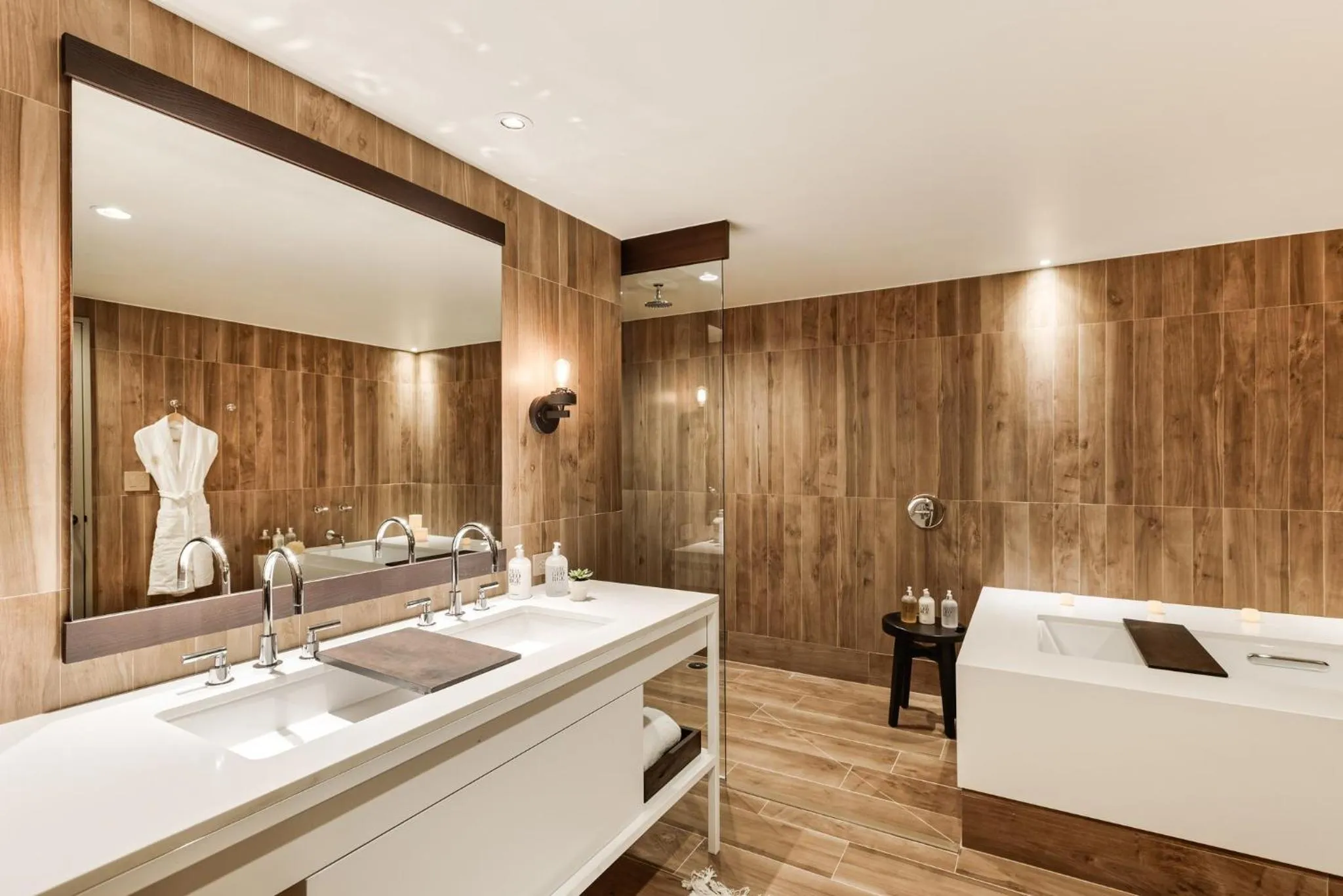 Photo of the whole room, Bed in Viceroy Snowmass