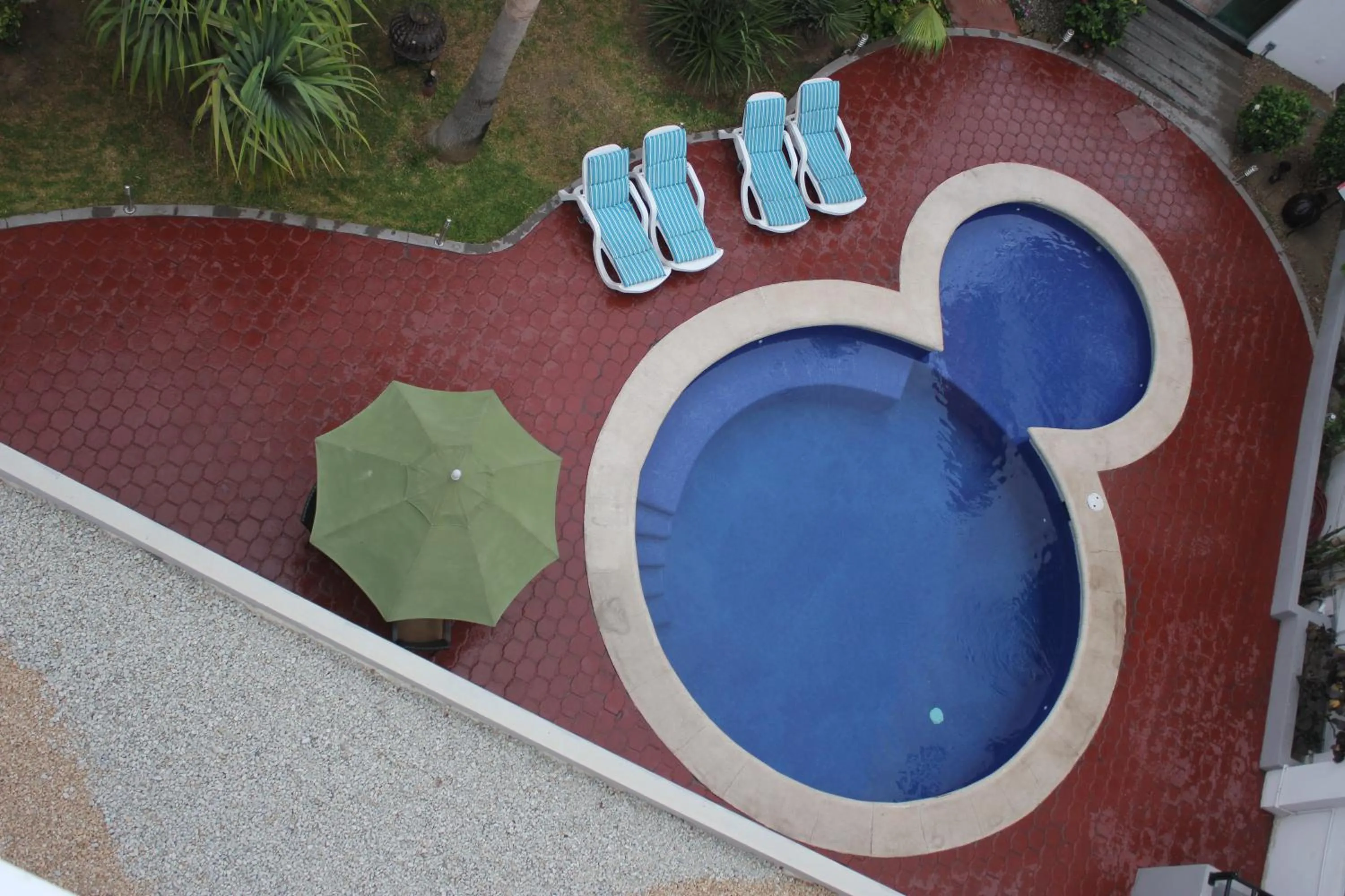 Pool view in Seven Crown Express & Suites by Kavia