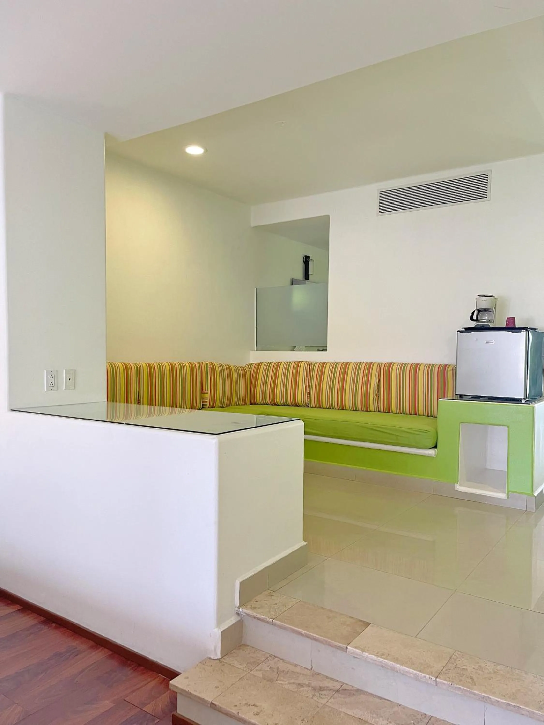 Living room in Seven Crown Express & Suites by Kavia