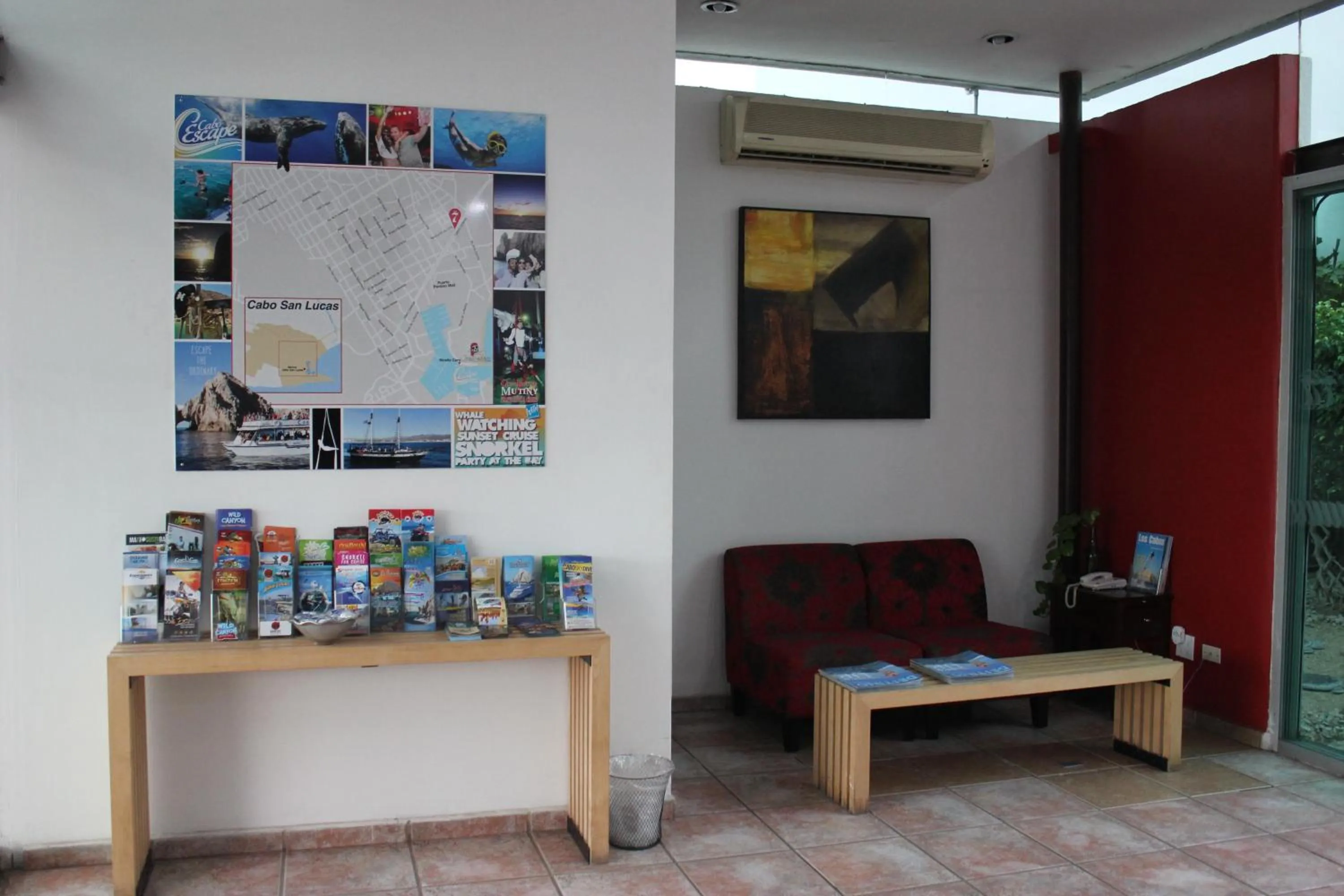 Lobby or reception in Seven Crown Express & Suites by Kavia