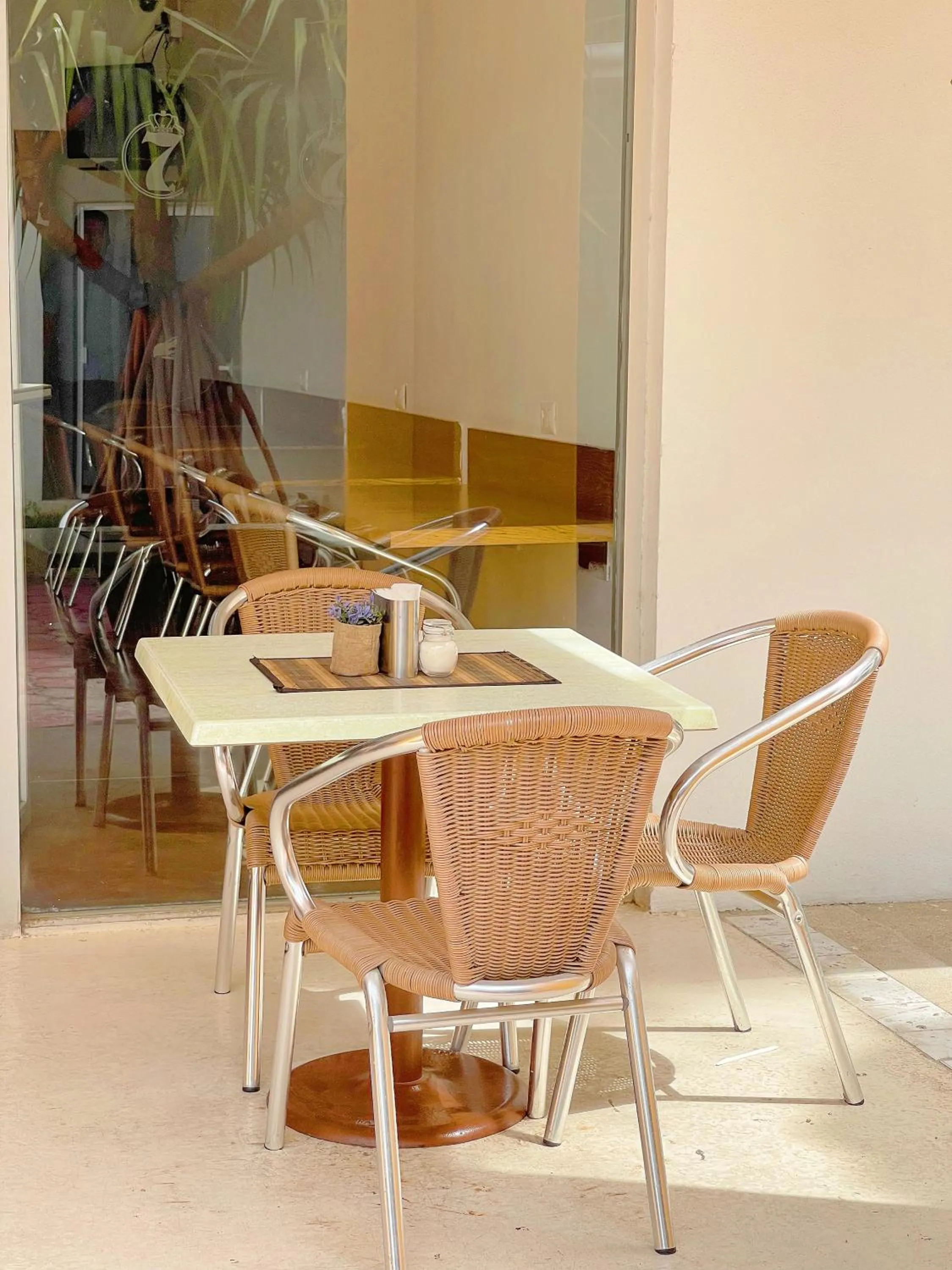 Breakfast in Seven Crown Express & Suites by Kavia