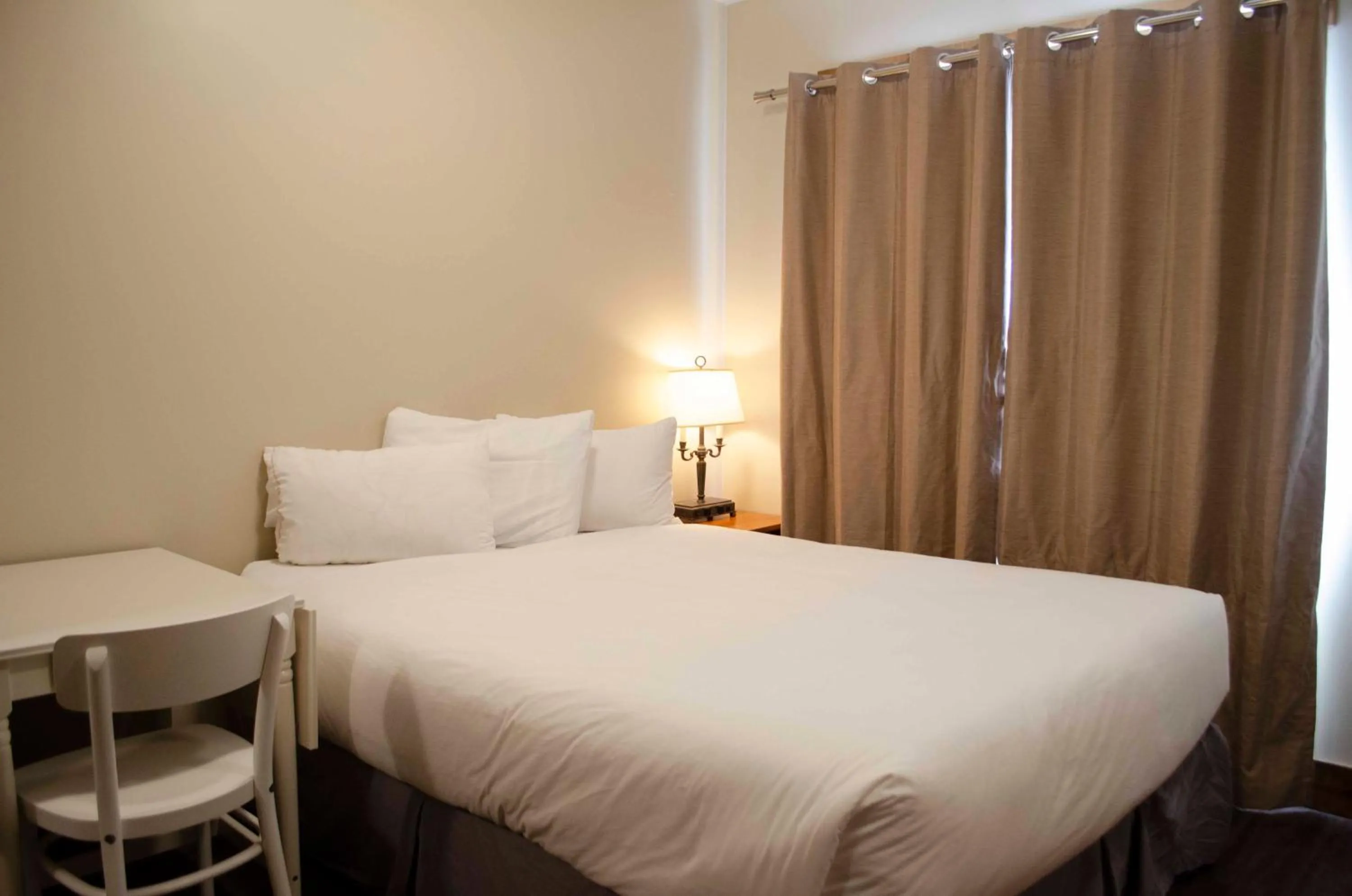 Bed in Aspen Village