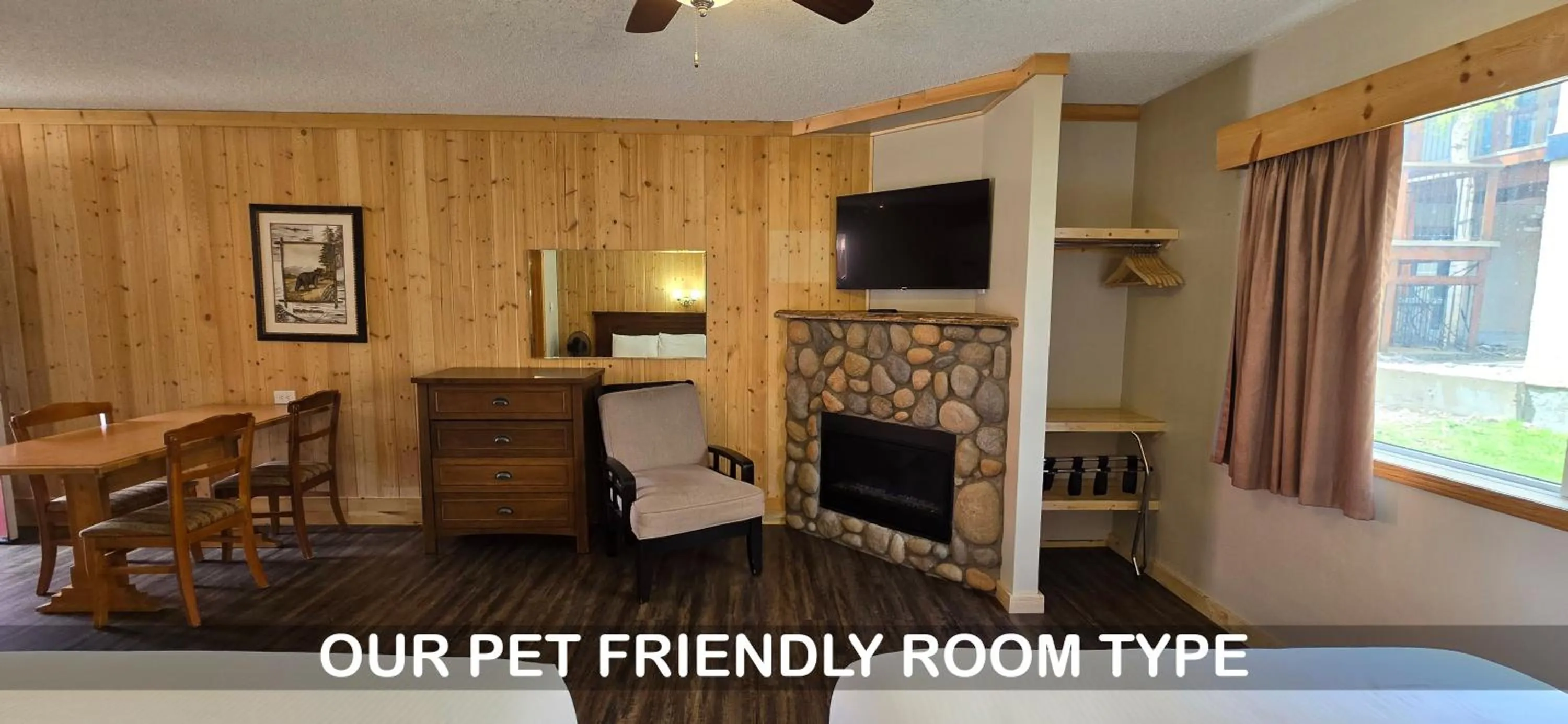 Photo of the whole room in Aspen Village