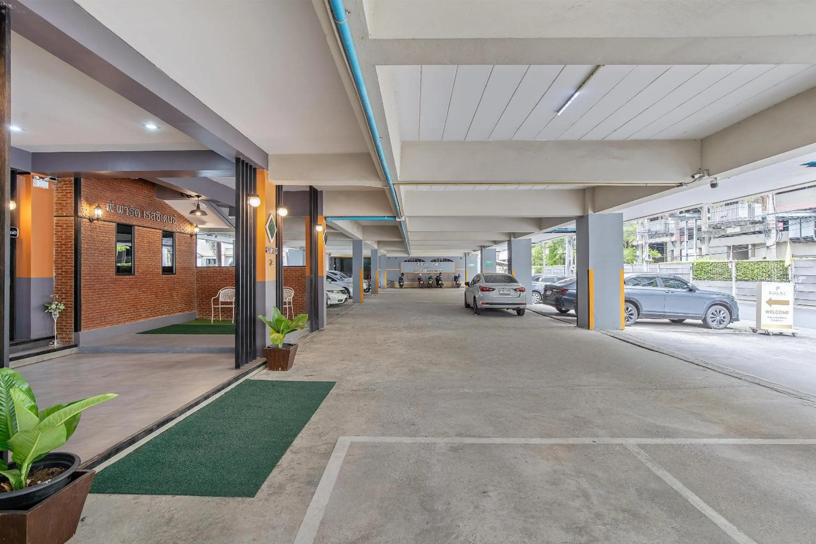 Parking in P-Park Suvarnabhumi