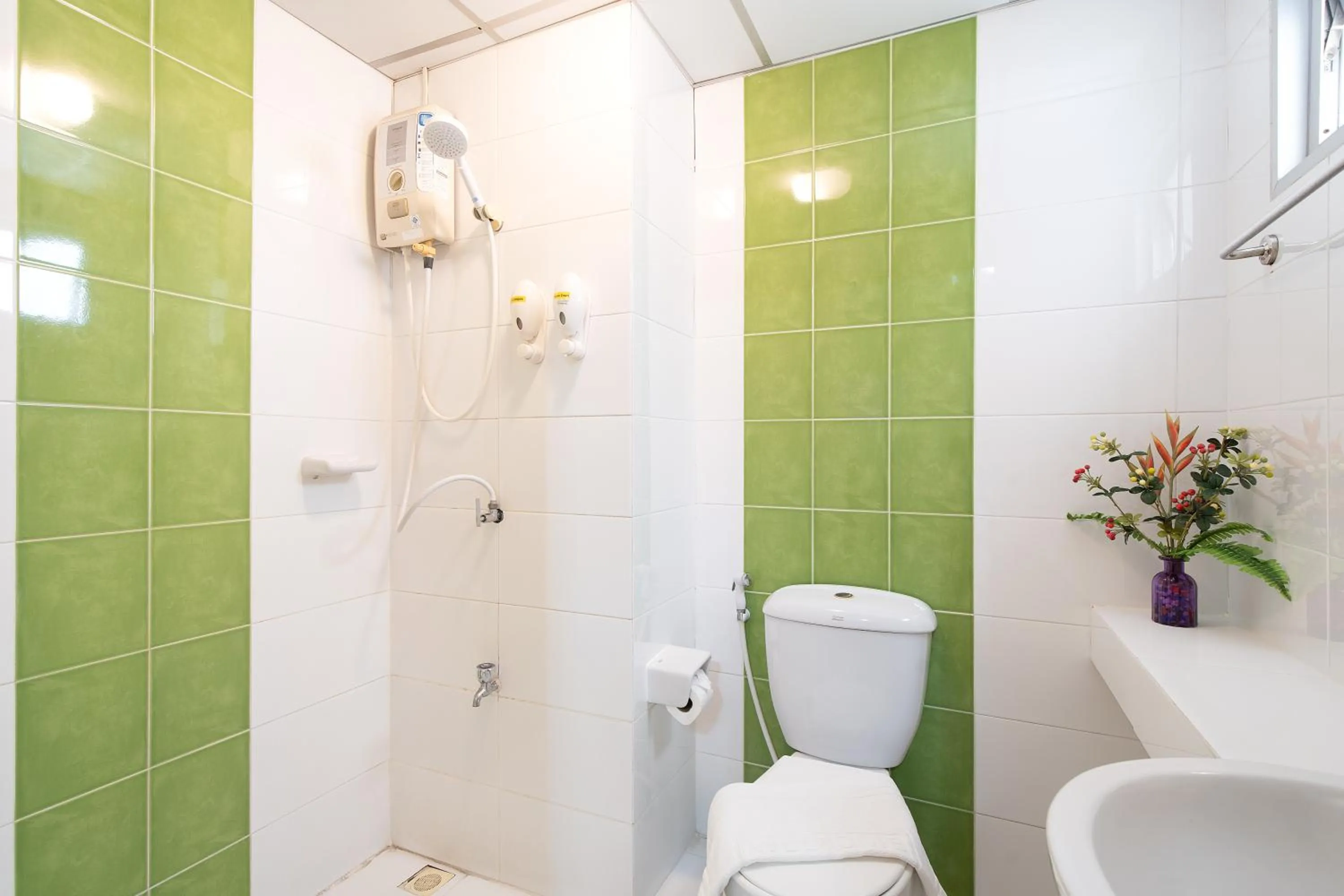 Shower in P-Park Suvarnabhumi