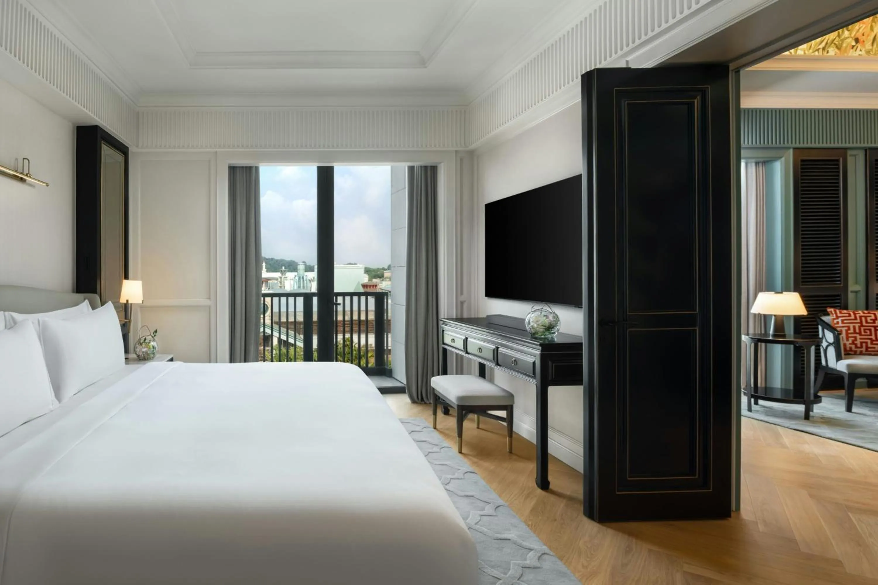 Bedroom, Bed in The Laurus, a Luxury Collection Resort, Singapore