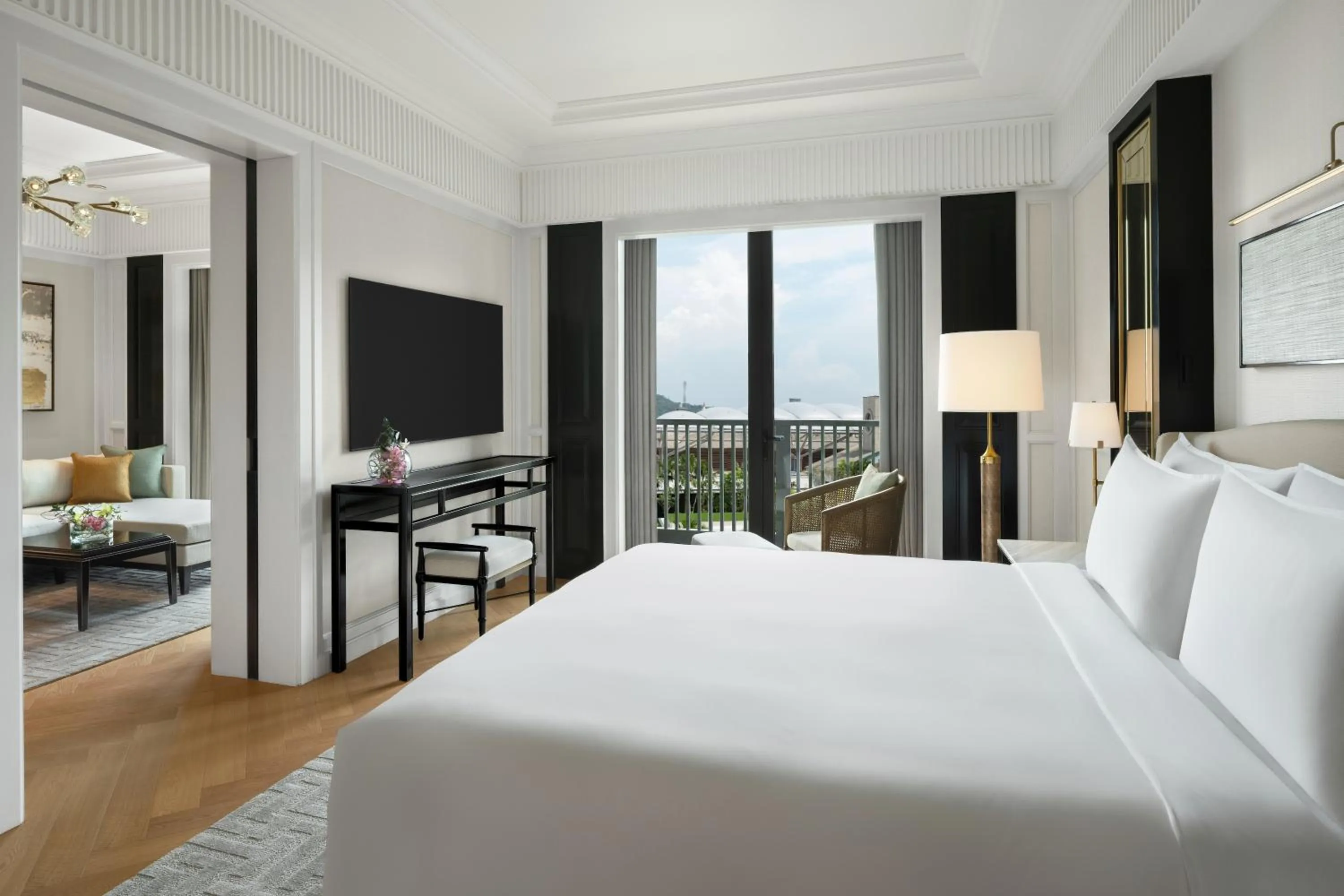 Bed in The Laurus, a Luxury Collection Resort, Singapore